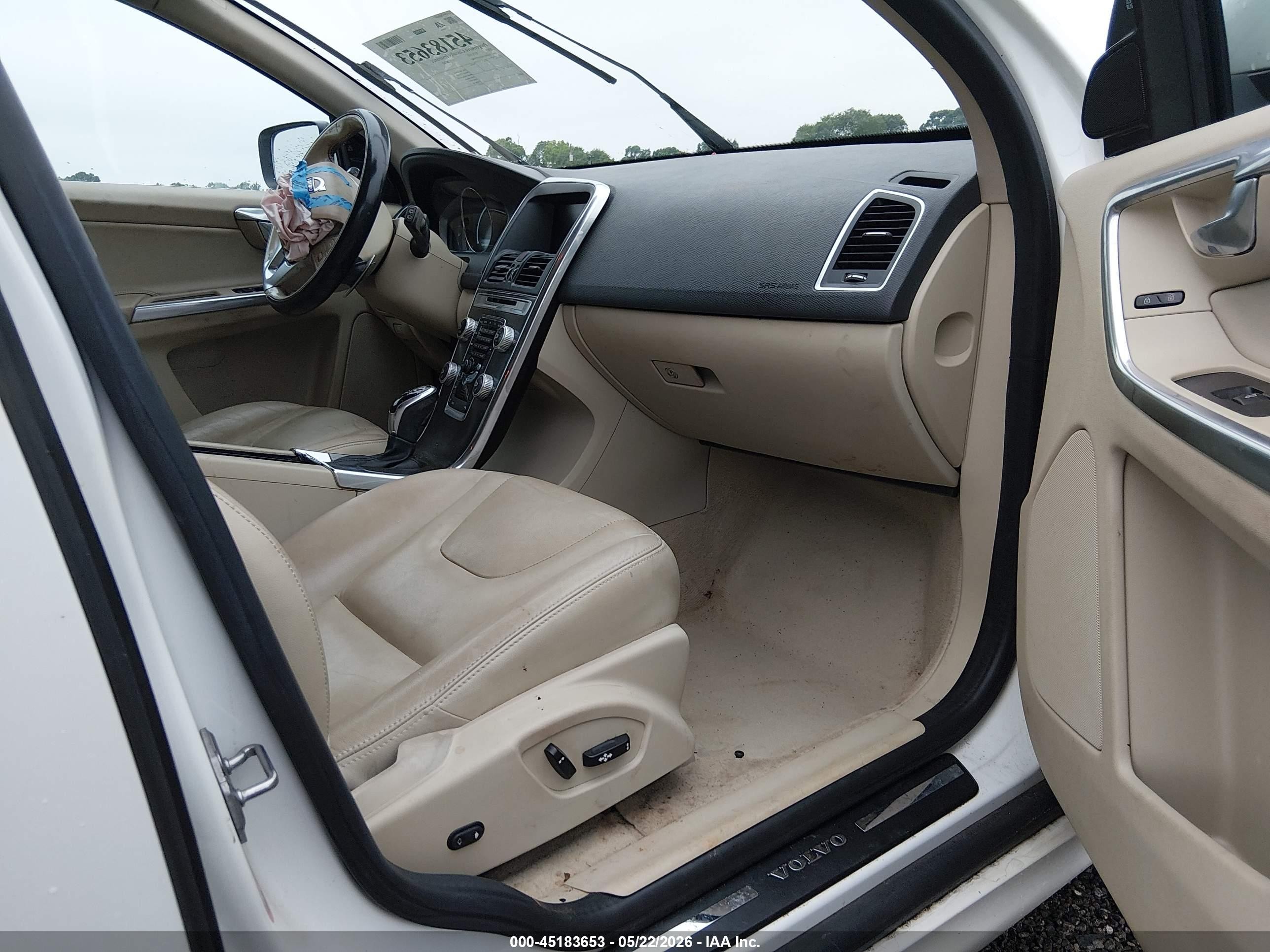 2015 Volvo Xc60 T6 White vin: YV4902RK0F2727480