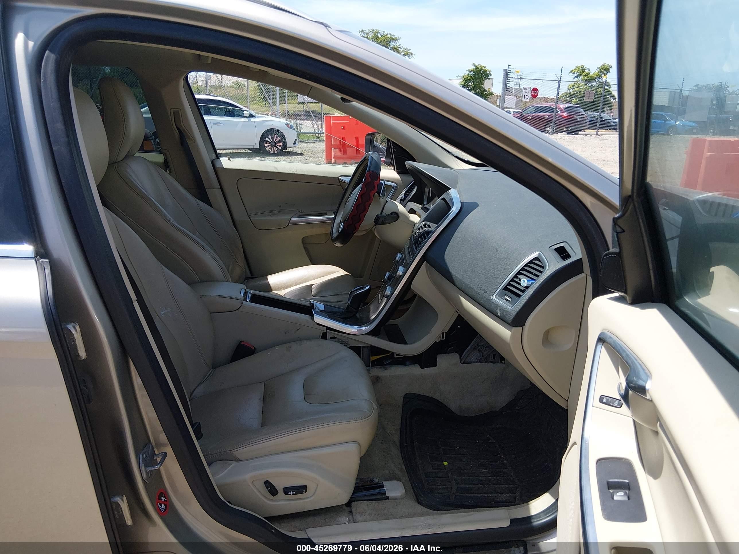 2015 Volvo Xc60 T6 Gray vin: YV4902RK2F2653415