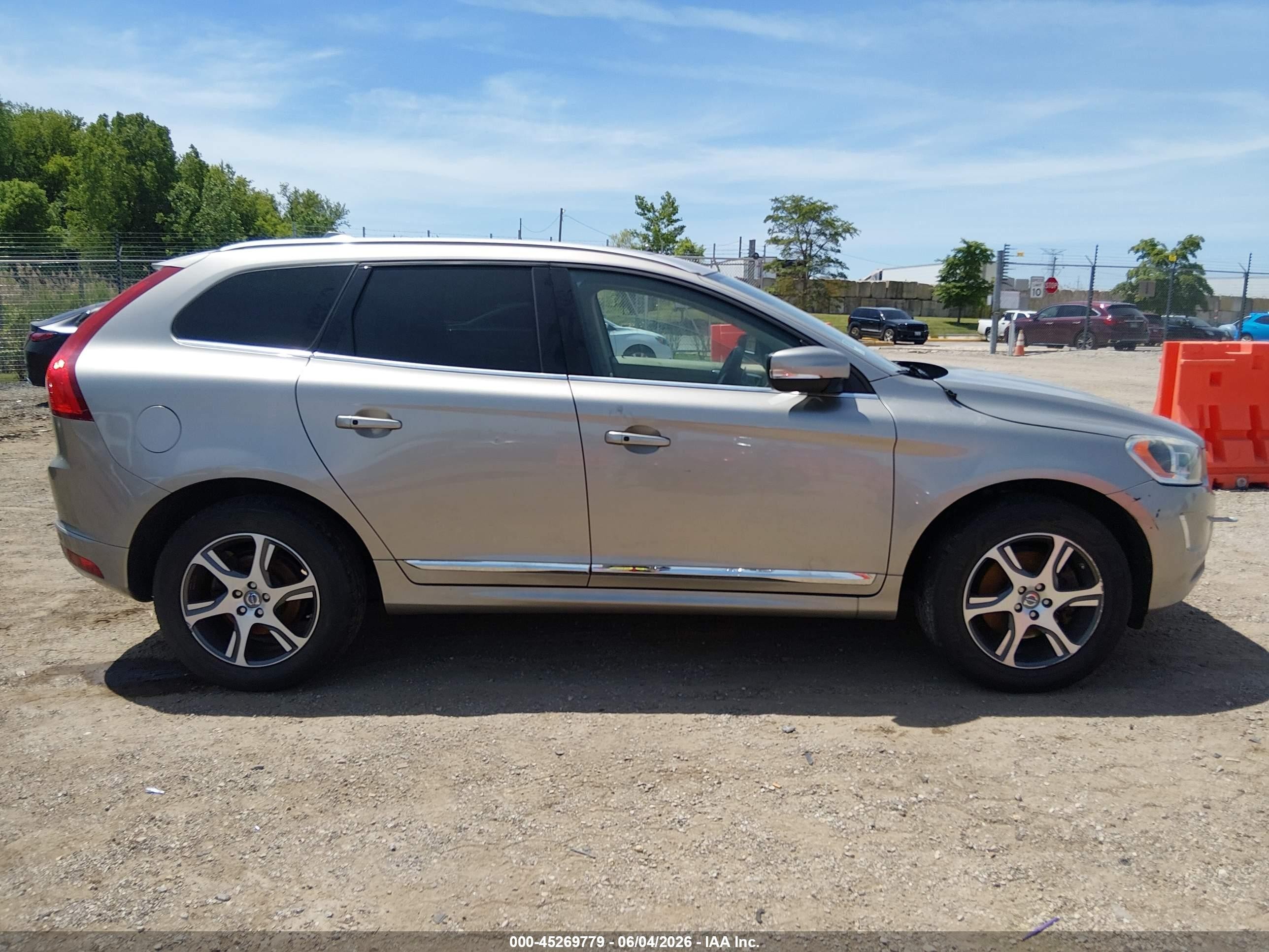 2015 Volvo Xc60 T6 Gray vin: YV4902RK2F2653415