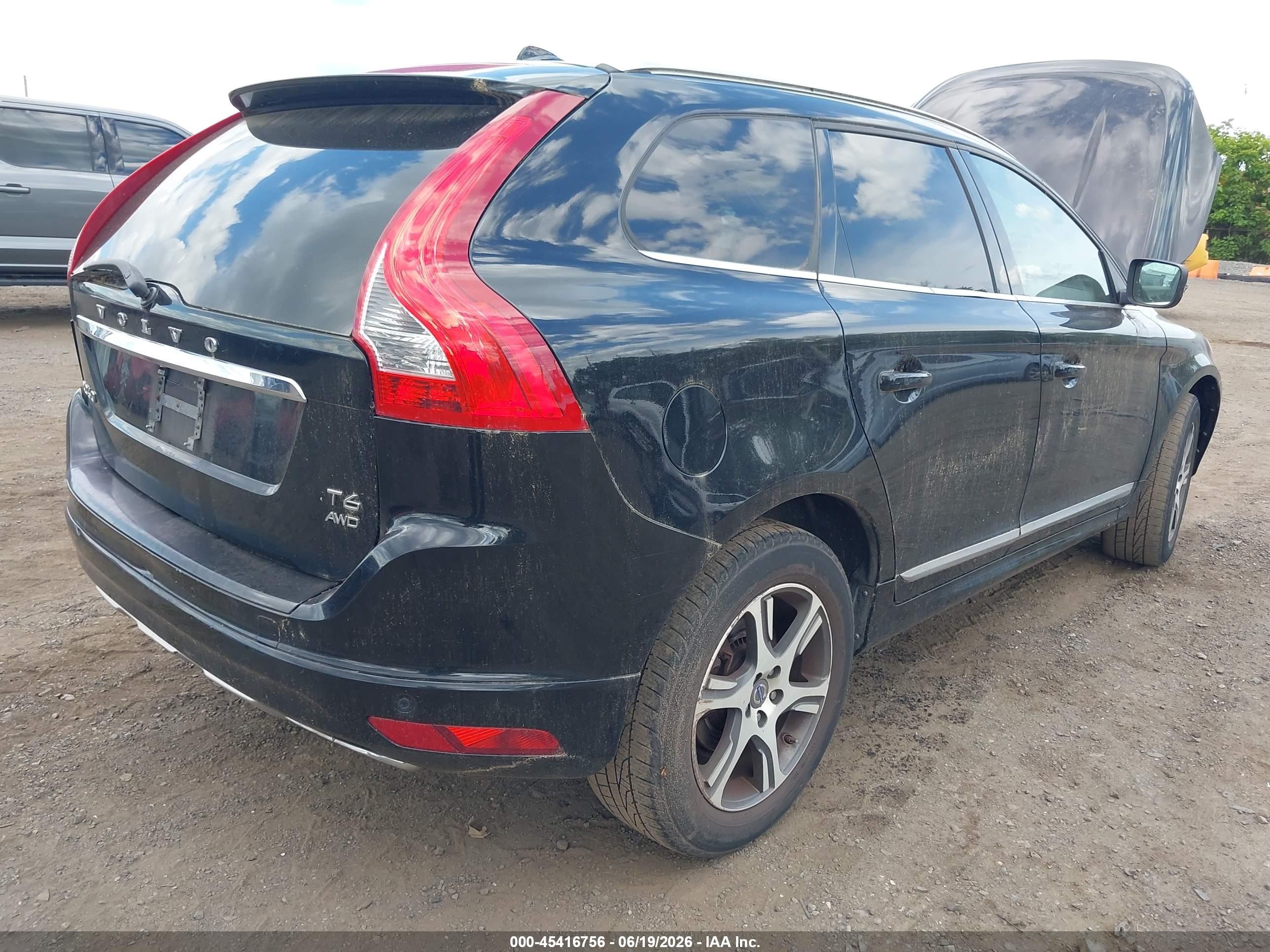 2015 Volvo Xc60 T6 Черный vin: YV4902RK2F2667315