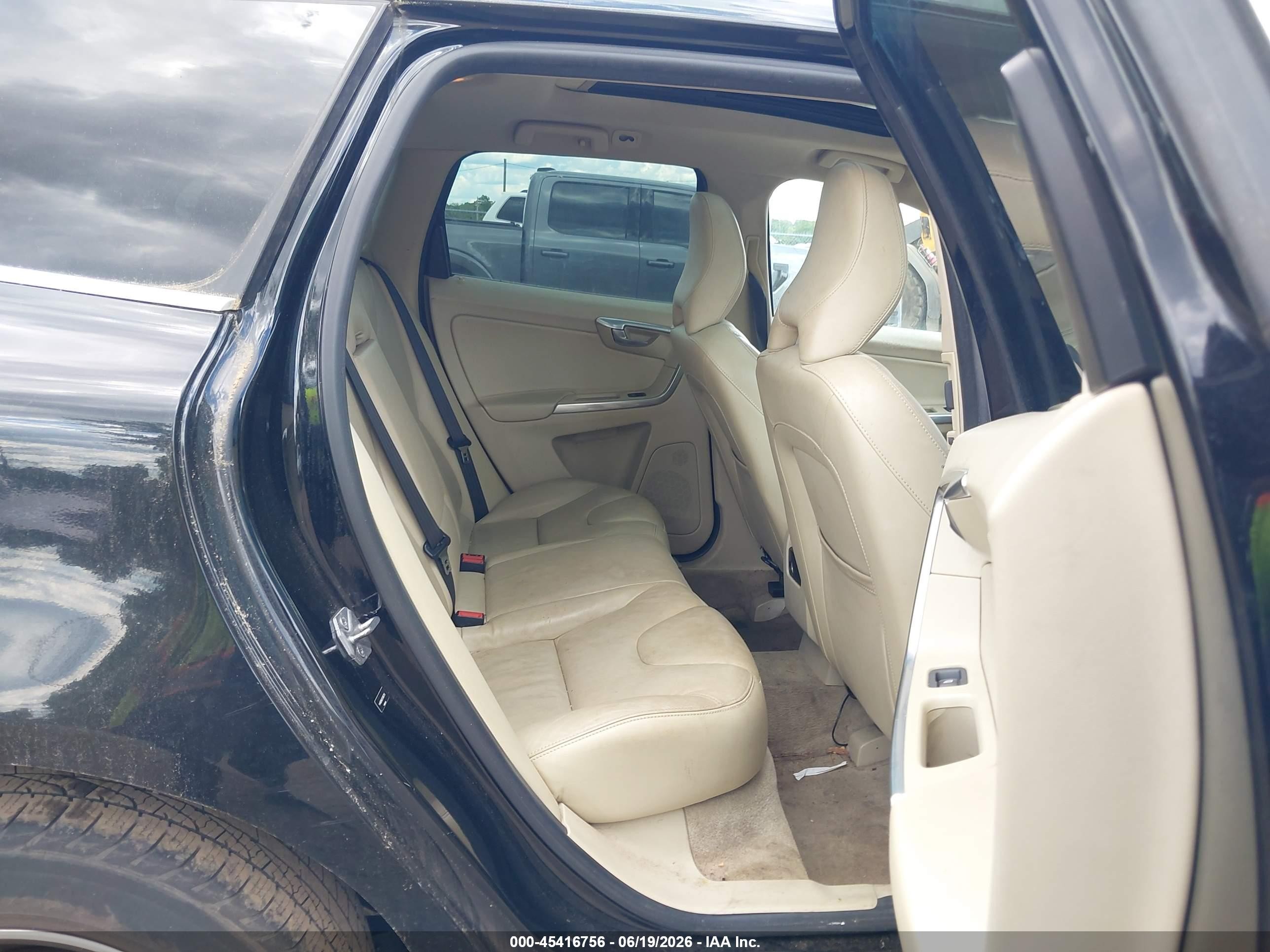 2015 Volvo Xc60 T6 Черный vin: YV4902RK2F2667315