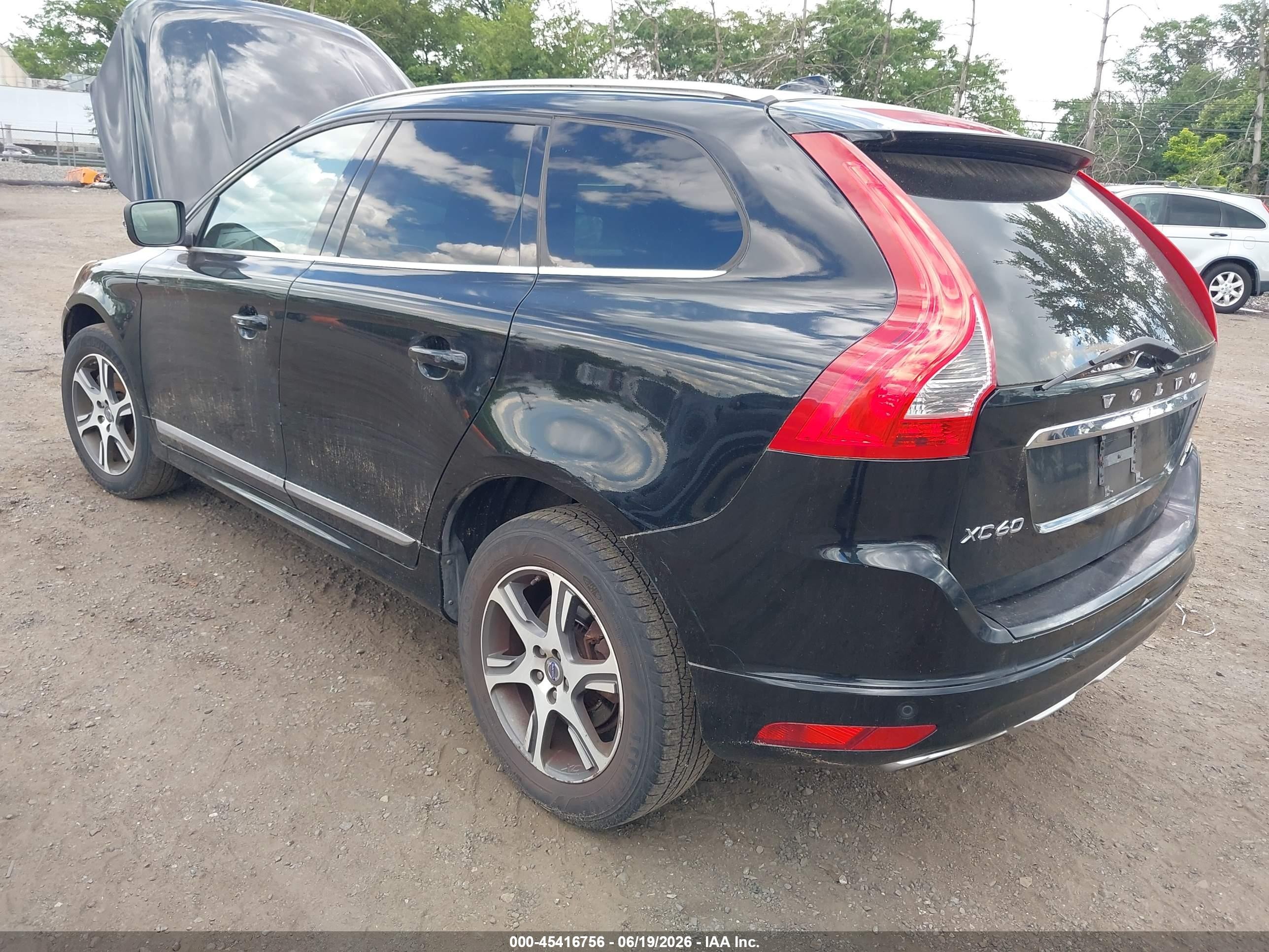 2015 Volvo Xc60 T6 Черный vin: YV4902RK2F2667315
