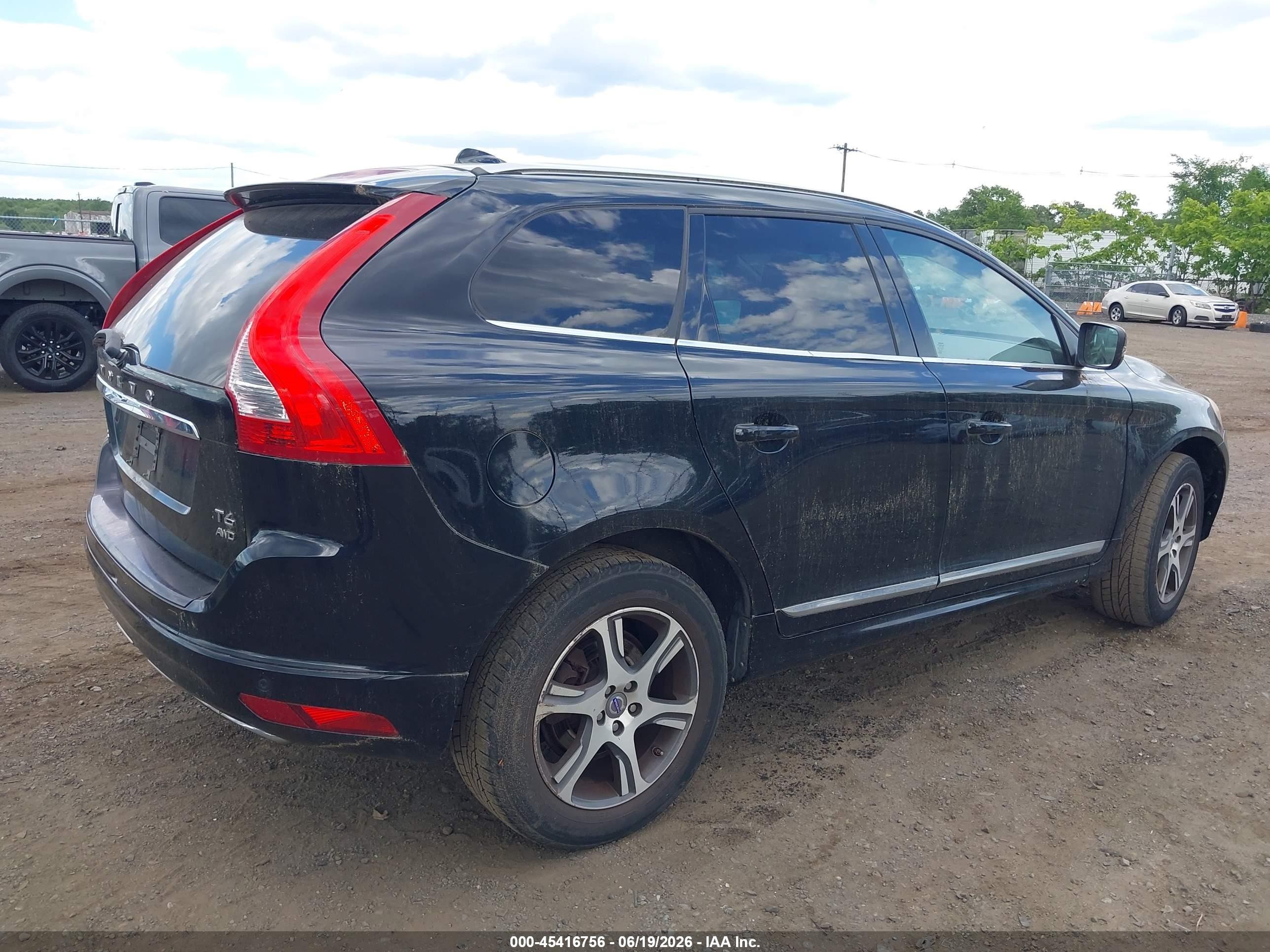 2015 Volvo Xc60 T6 Черный vin: YV4902RK2F2667315
