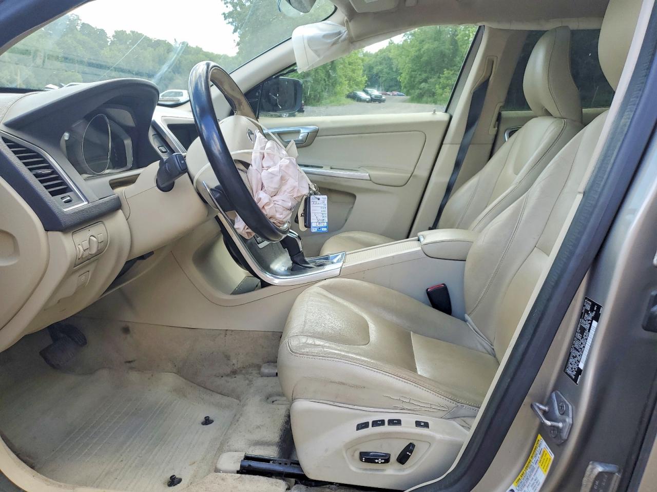 2015 Volvo Xc60 T6 Premier Beige vin: YV4902RK3F2751577
