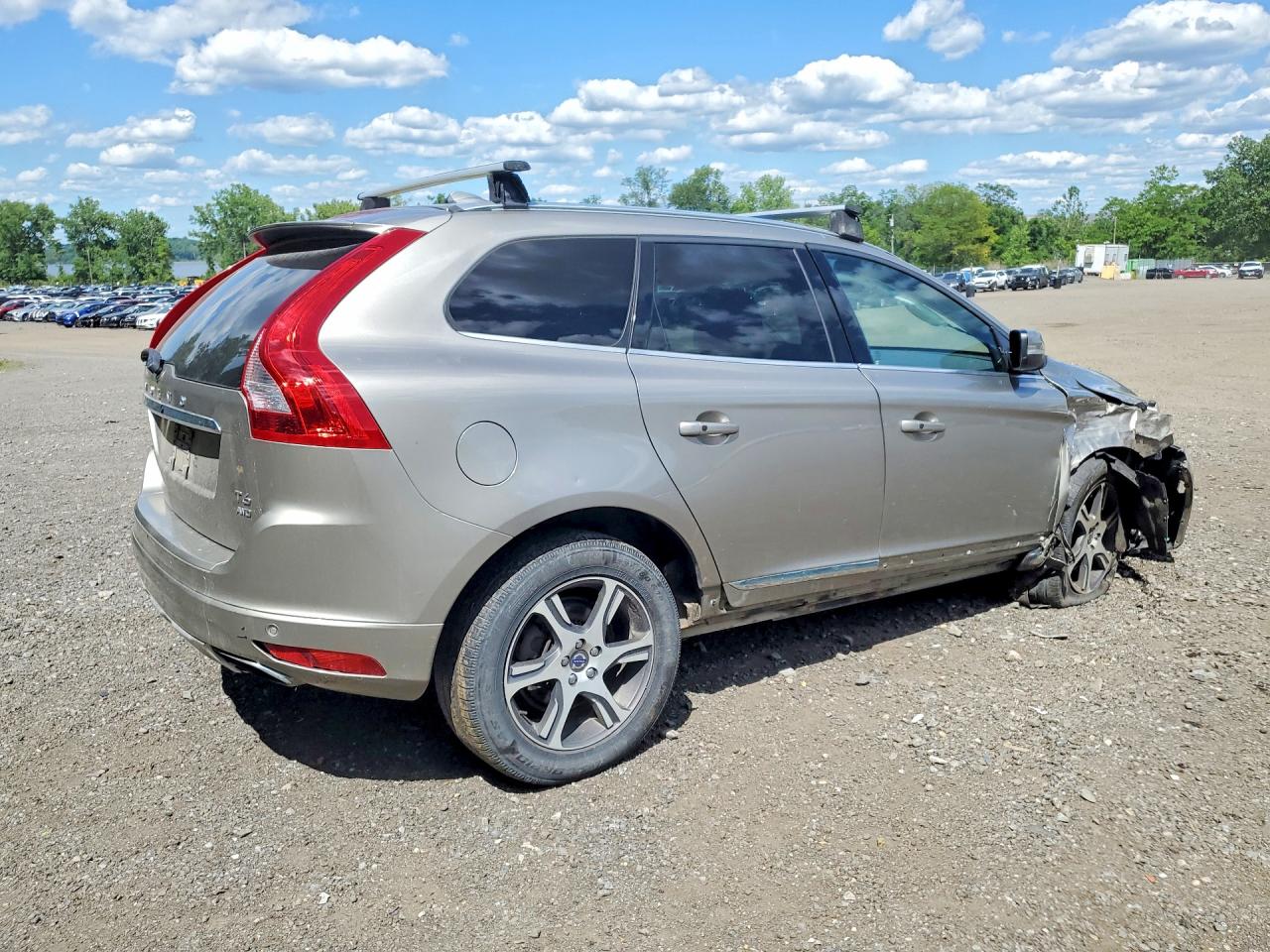 2015 Volvo Xc60 T6 Premier Beige vin: YV4902RK3F2751577
