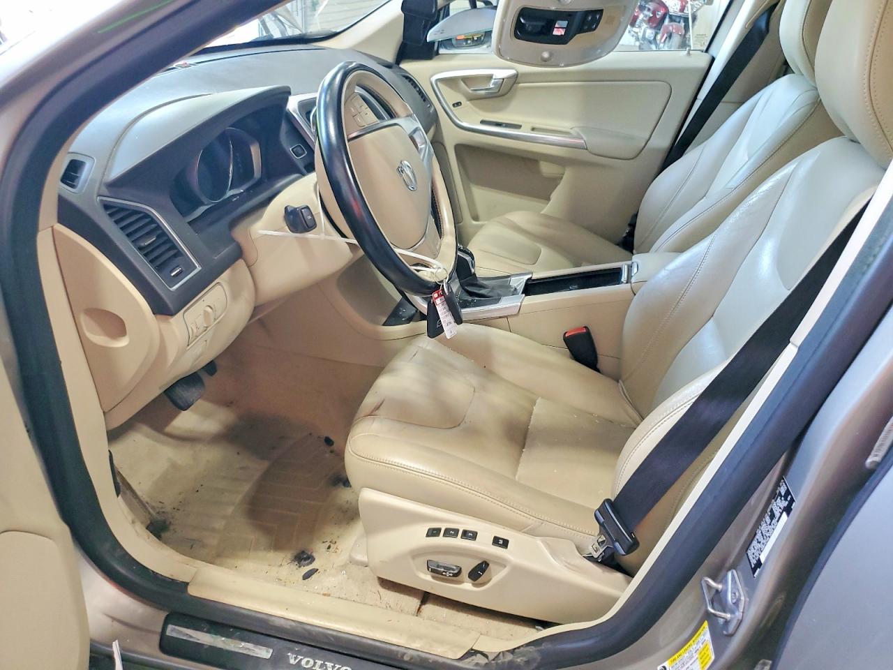 2015 Volvo Xc60 T6 Premier Gold vin: YV4902RK4F2635286