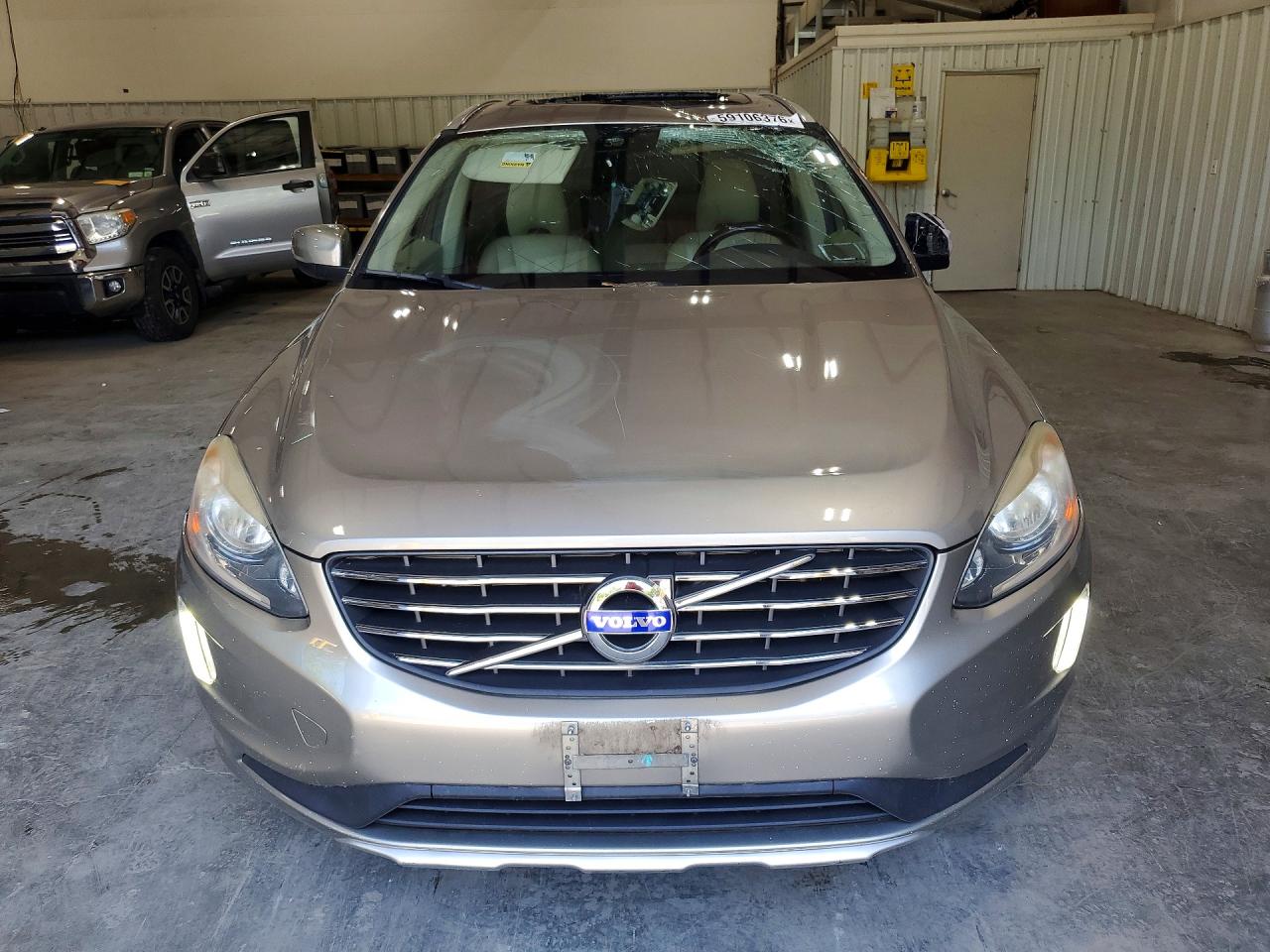 2015 Volvo Xc60 T6 Premier Gold vin: YV4902RK4F2635286