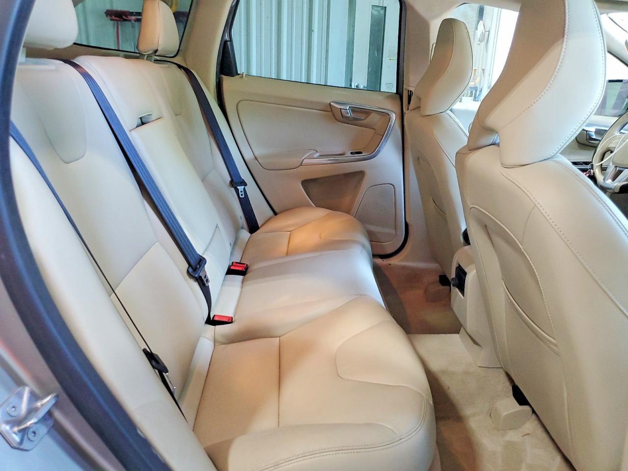 2015 Volvo Xc60 T6 Premier Gold vin: YV4902RK4F2635286