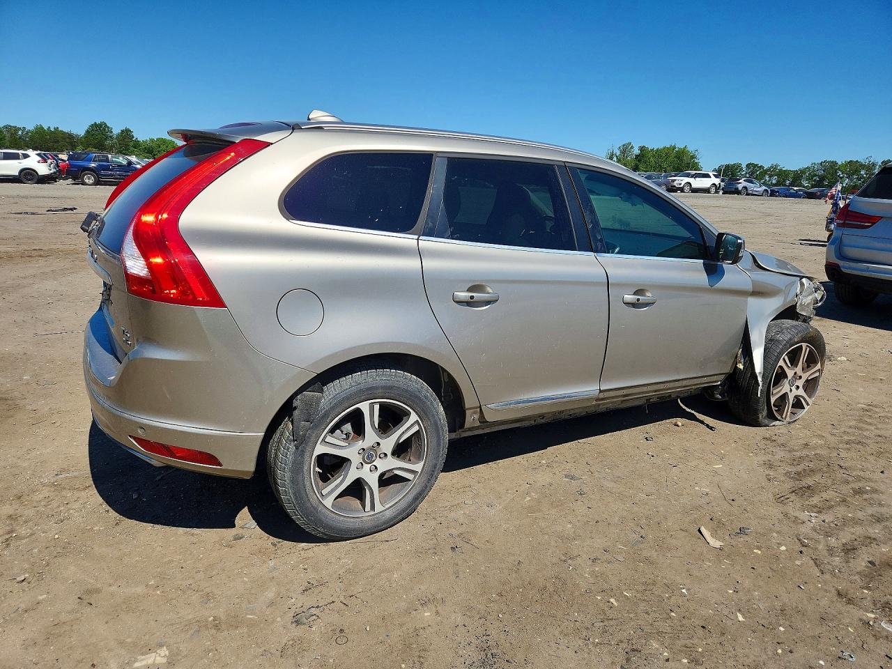 2015 Volvo Xc60 T6 Premier Gold vin: YV4902RK6F2651764