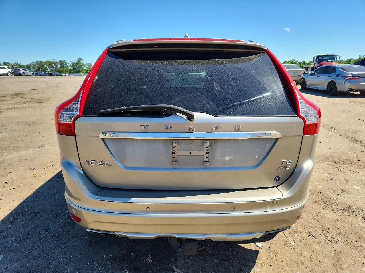 2015 Volvo Xc60 T6 Premier Gold vin: YV4902RK6F2651764