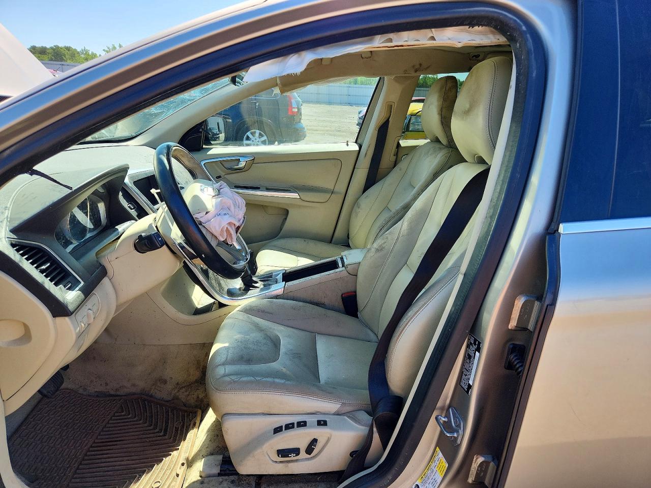 2015 Volvo Xc60 T6 Premier Gold vin: YV4902RK6F2651764