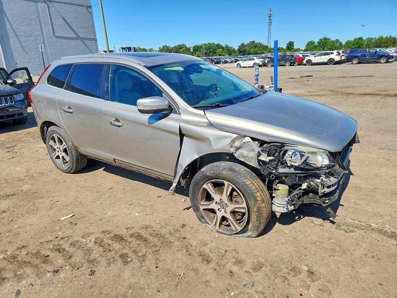 2015 Volvo Xc60 T6 Premier Gold vin: YV4902RK6F2651764