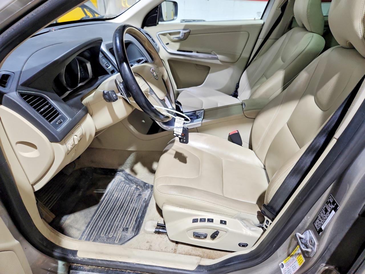 2015 Volvo Xc60 T6 Premier Tan vin: YV4902RK7F2710580