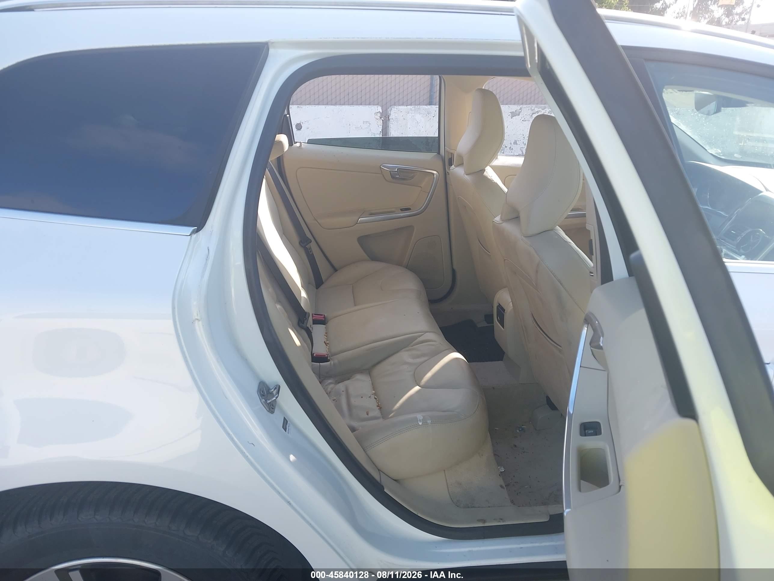 2015 Volvo Xc60 T6 White vin: YV4902RK8F2631046