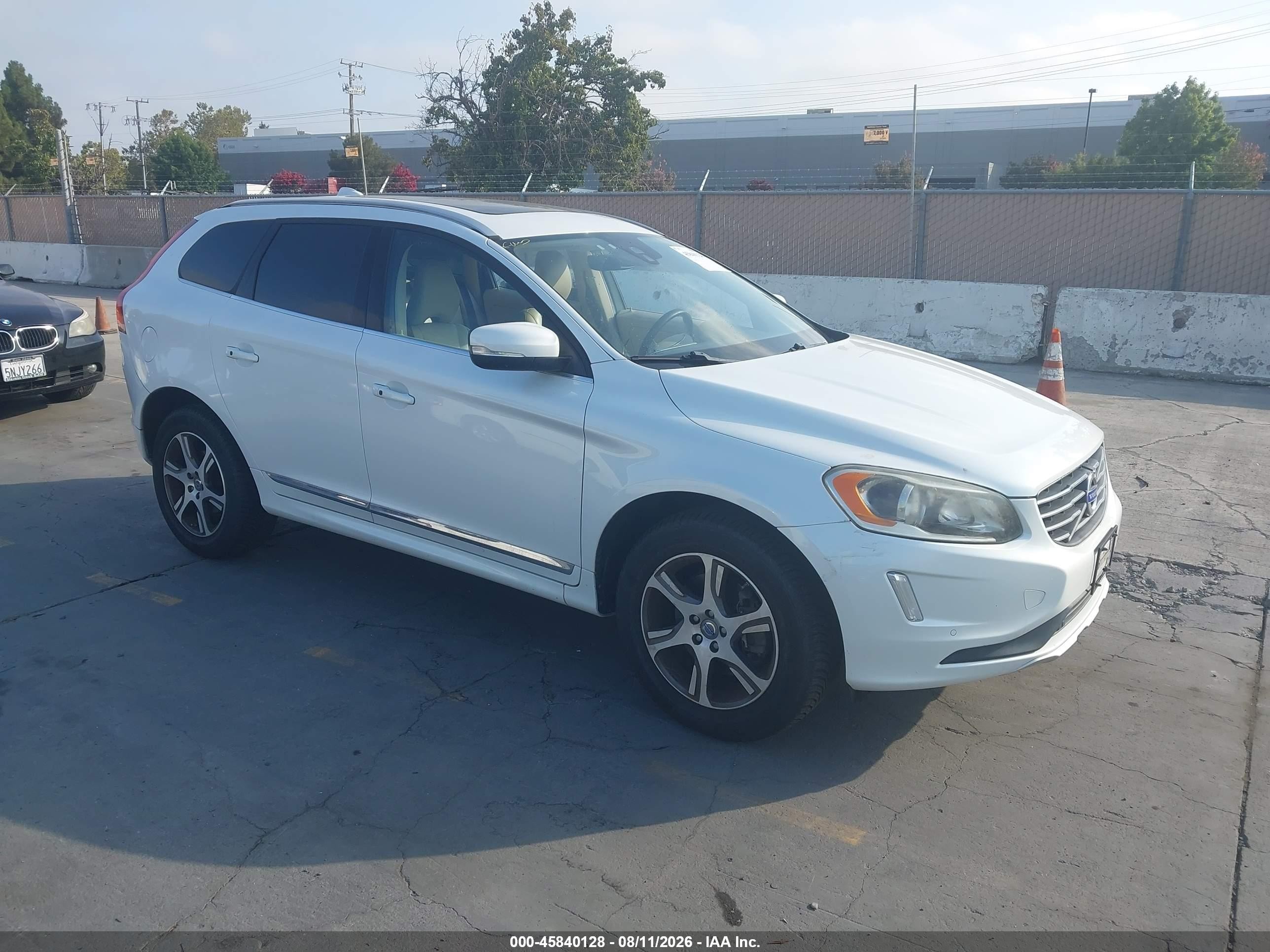 2015 Volvo Xc60 T6 White vin: YV4902RK8F2631046
