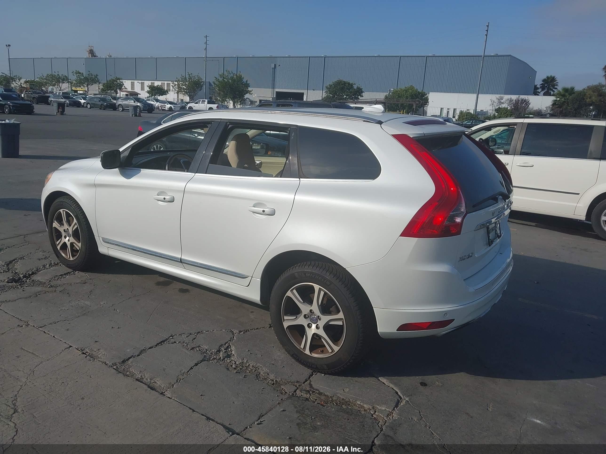 2015 Volvo Xc60 T6 White vin: YV4902RK8F2631046