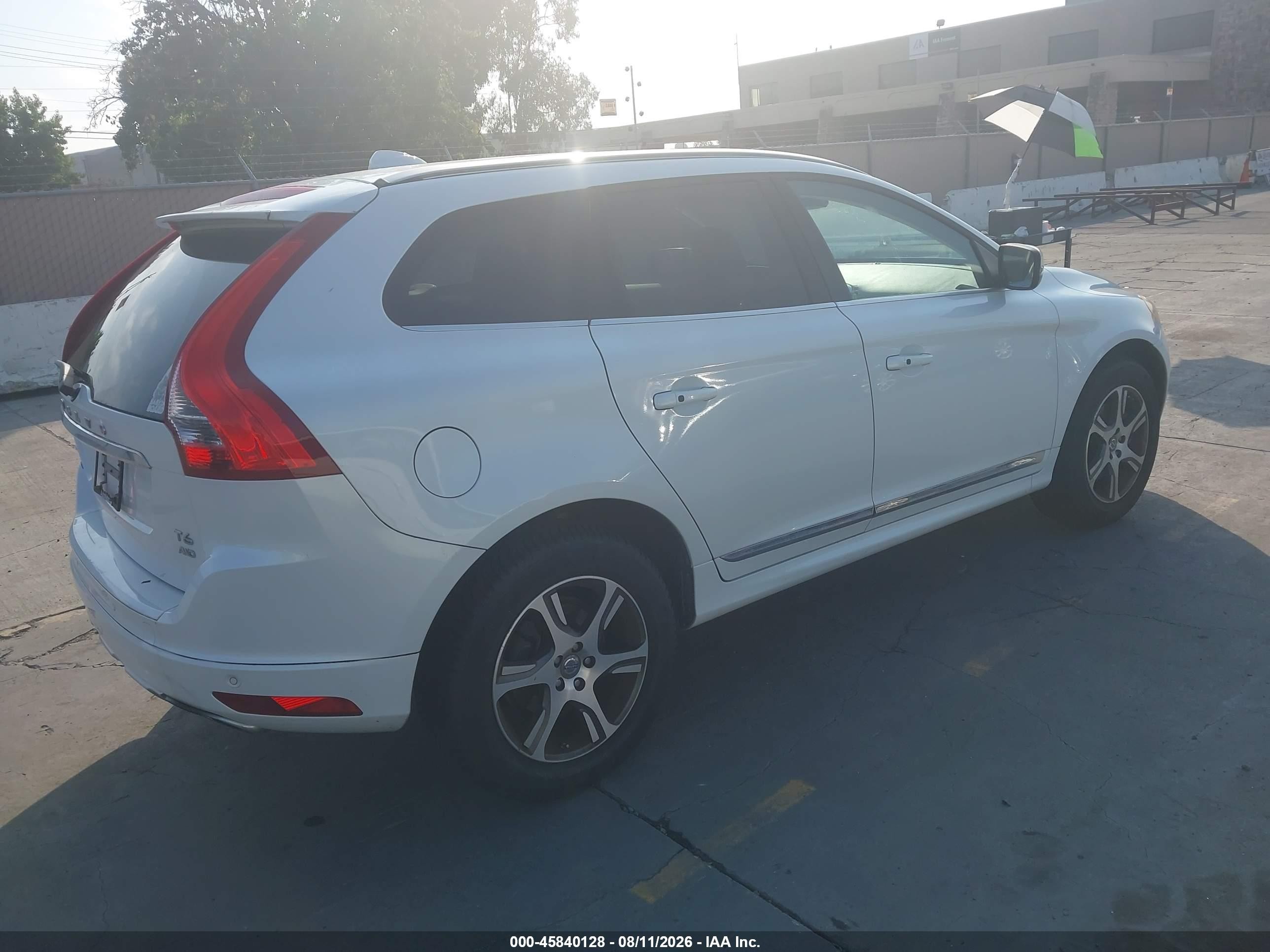 2015 Volvo Xc60 T6 White vin: YV4902RK8F2631046