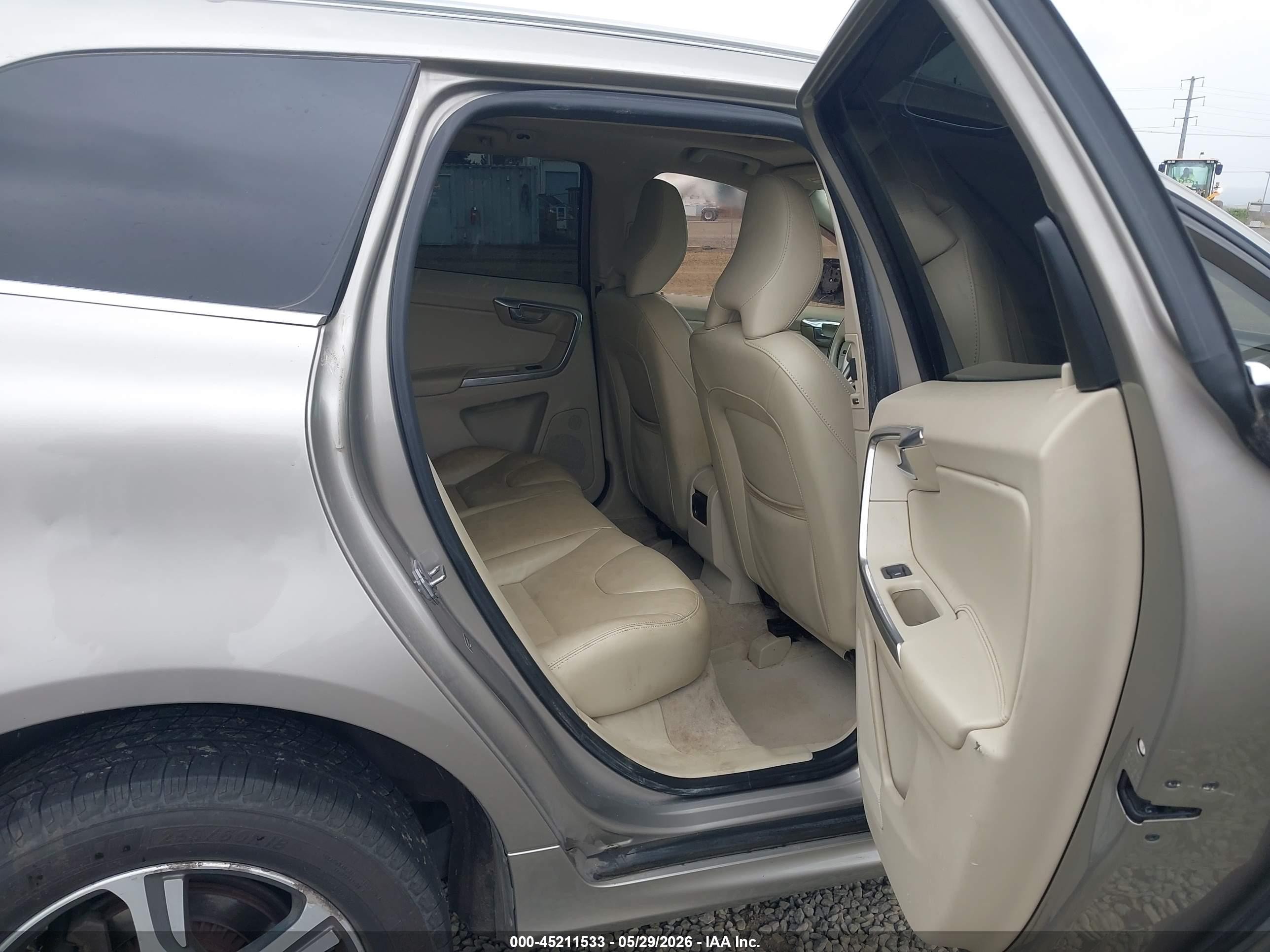 2015 Volvo Xc60 T6 Tan vin: YV4902RK9F2651662