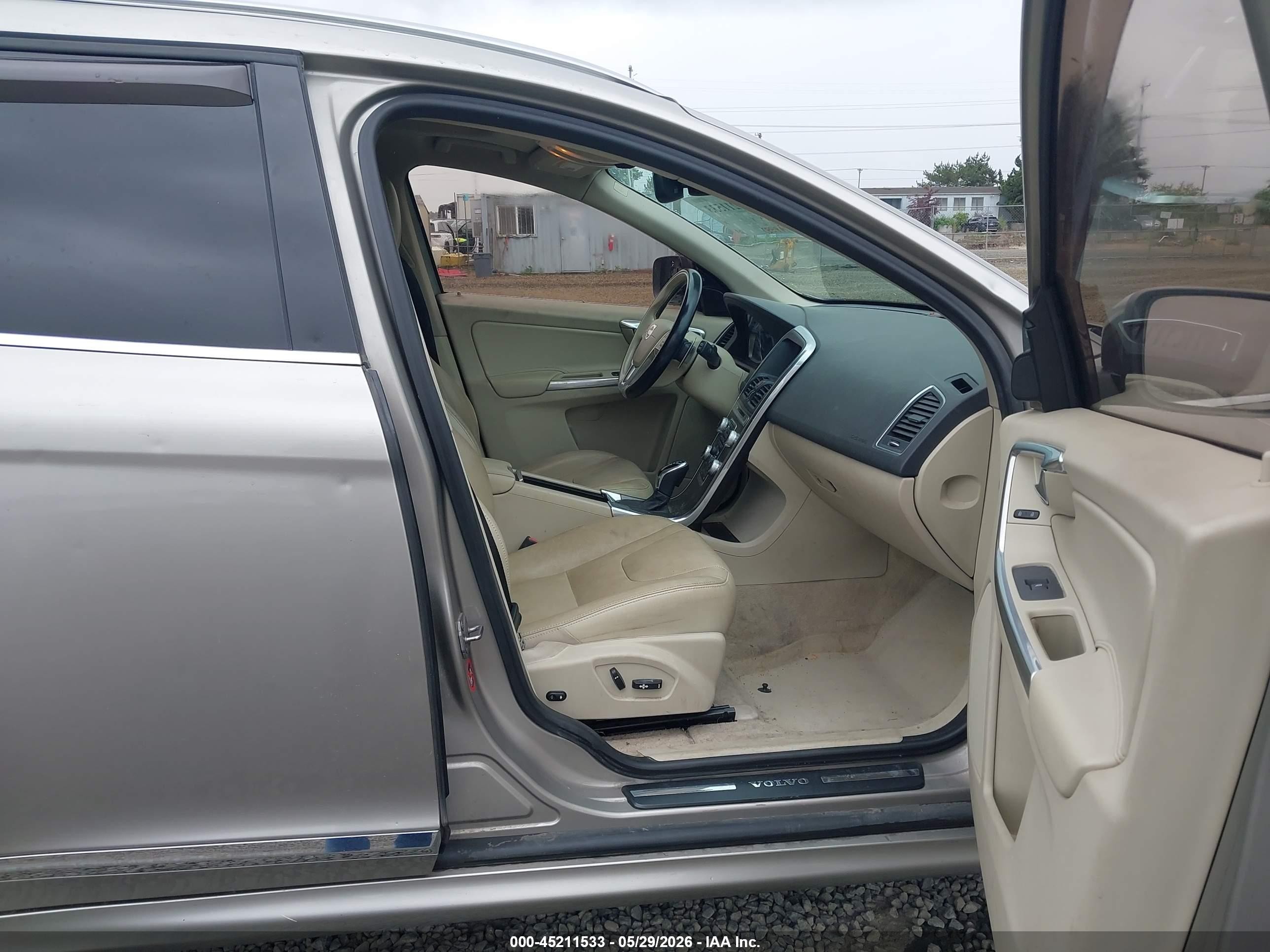 2015 Volvo Xc60 T6 Tan vin: YV4902RK9F2651662