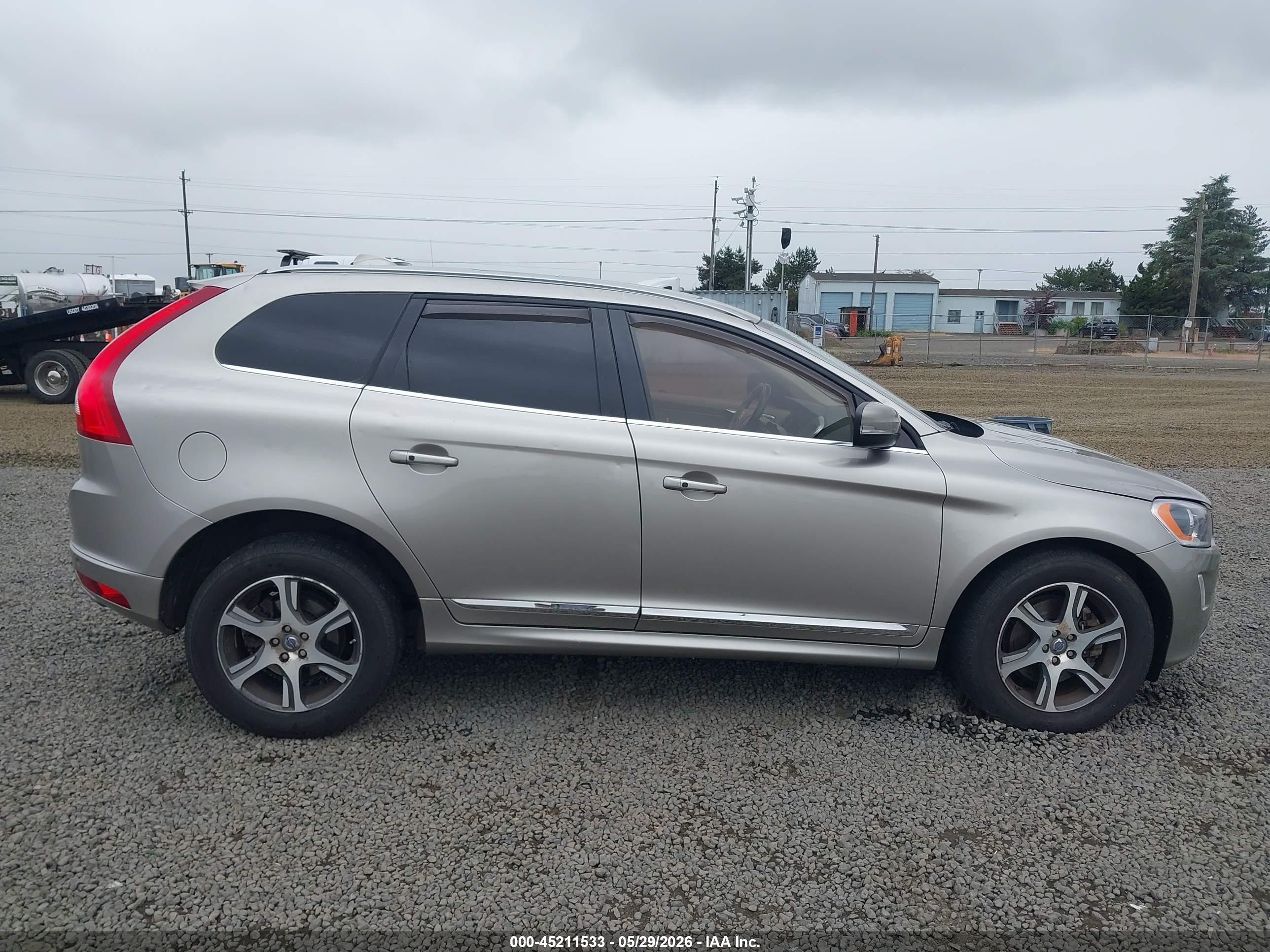2015 Volvo Xc60 T6 Tan vin: YV4902RK9F2651662