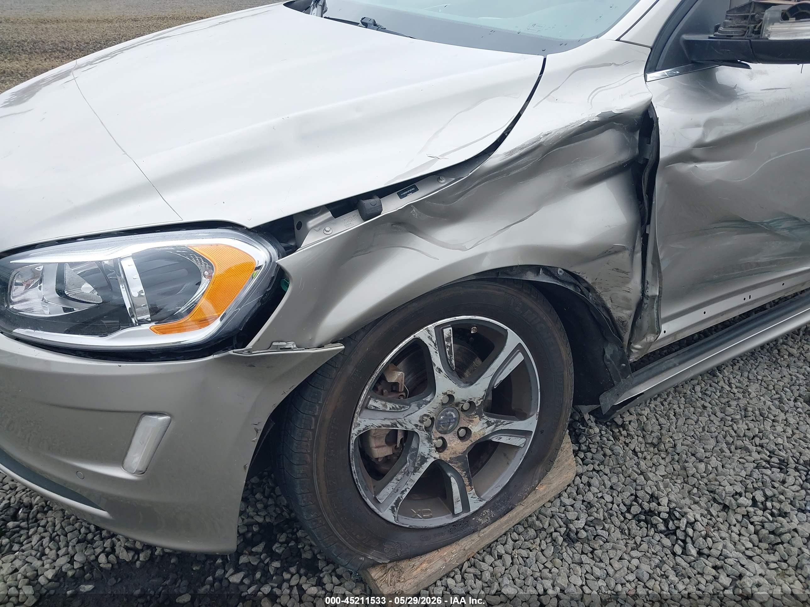2015 Volvo Xc60 T6 Tan vin: YV4902RK9F2651662