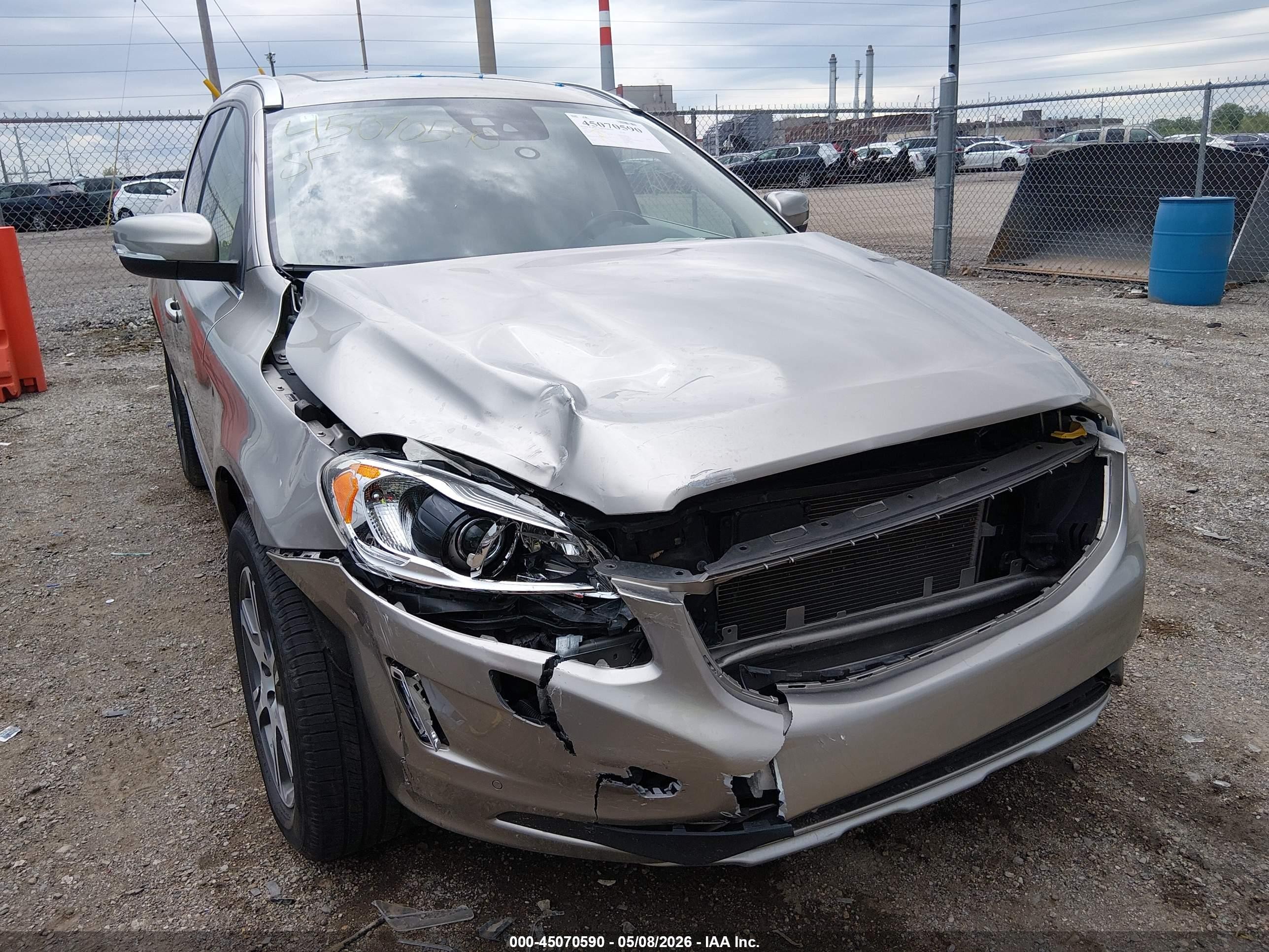 2015 Volvo Xc60 T6 Platinum Gold vin: YV4902RM3F2638598