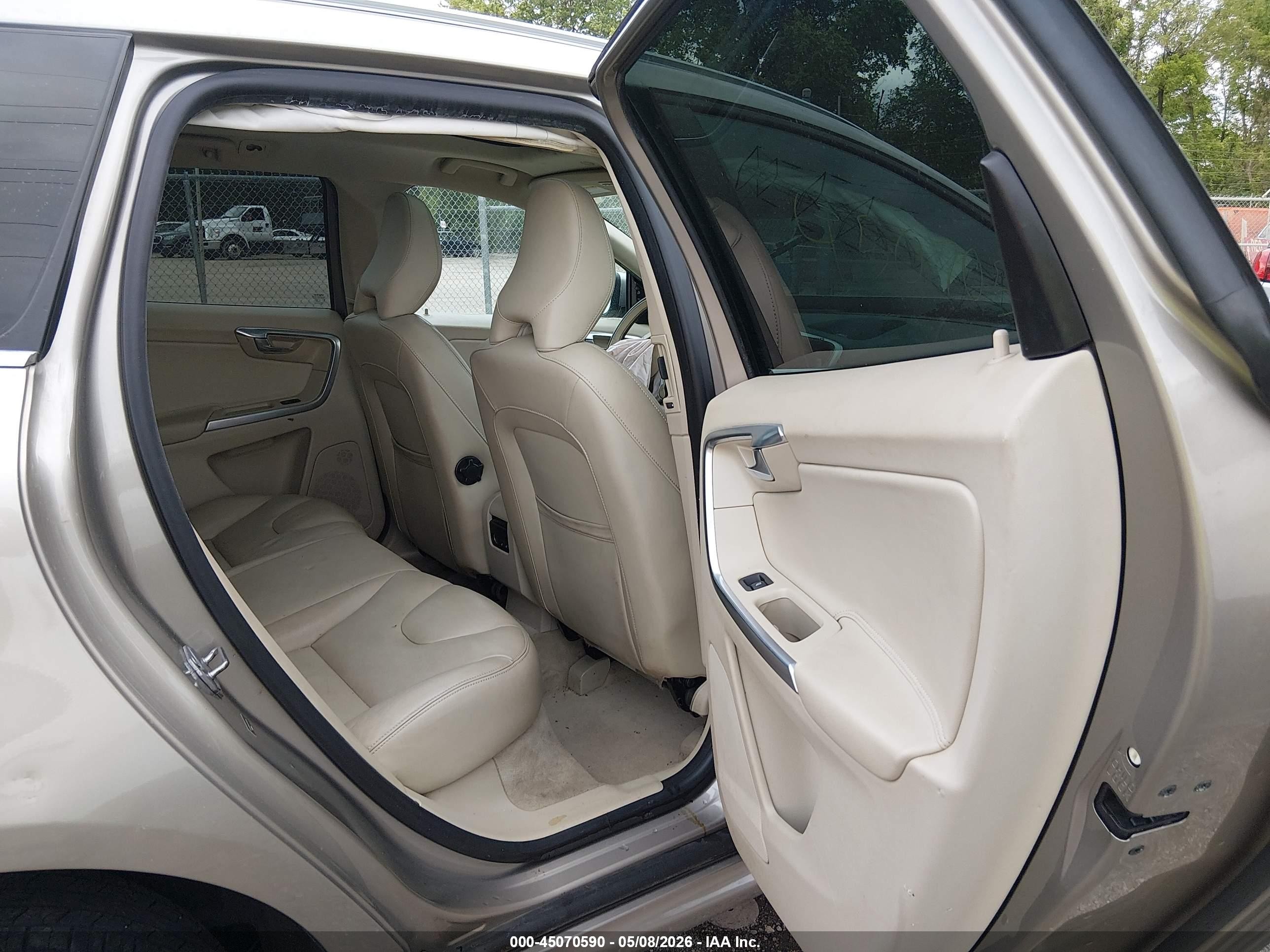 2015 Volvo Xc60 T6 Platinum Gold vin: YV4902RM3F2638598