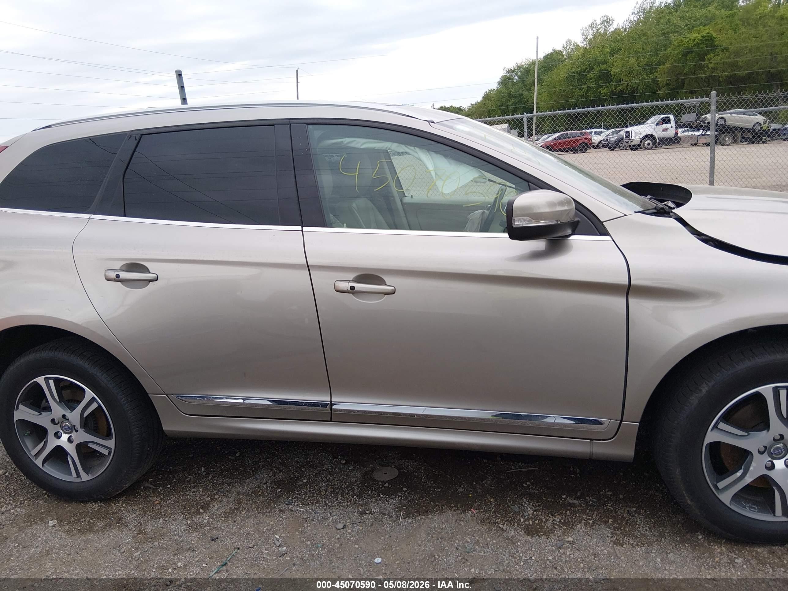2015 Volvo Xc60 T6 Platinum Gold vin: YV4902RM3F2638598