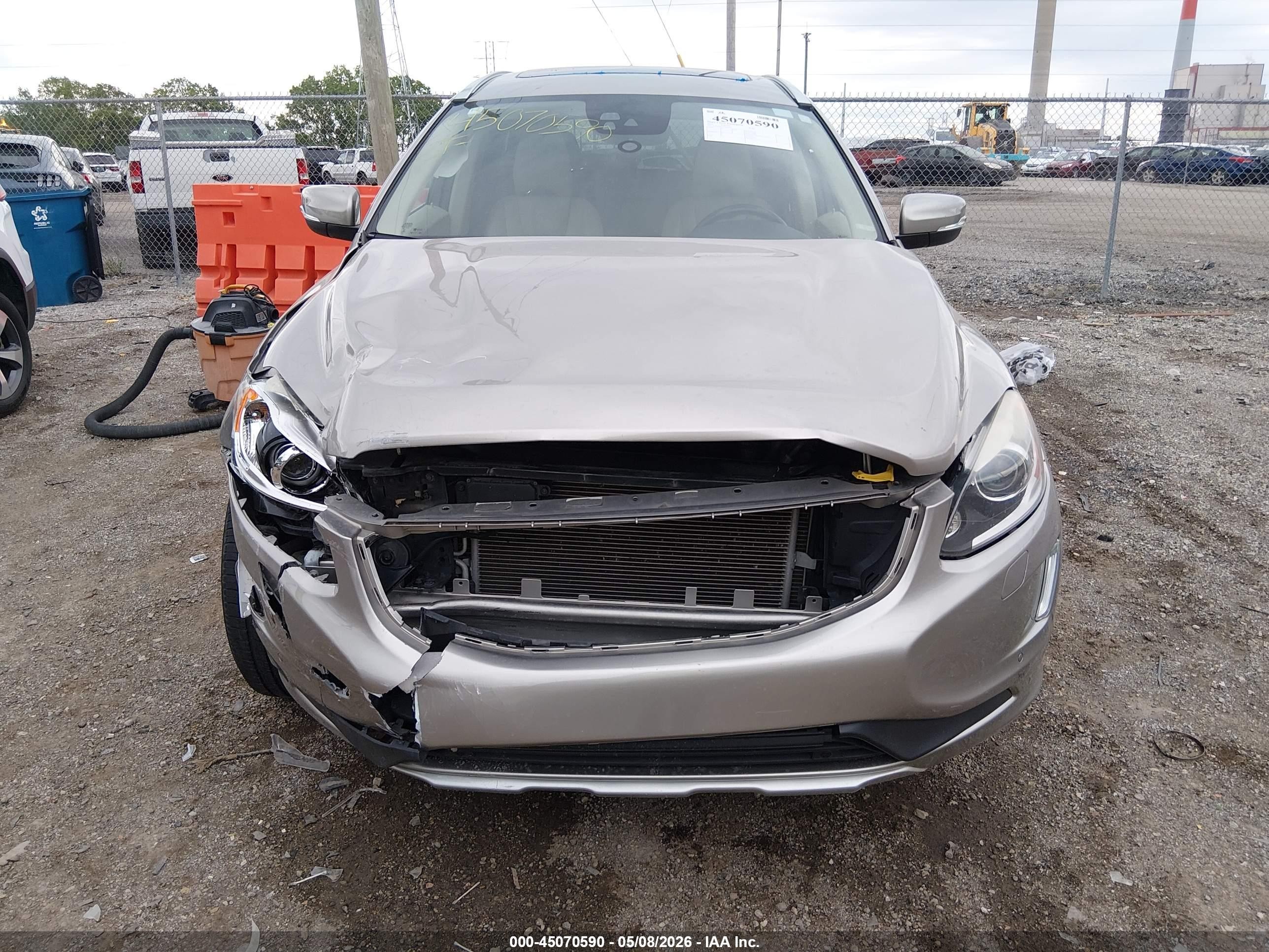2015 Volvo Xc60 T6 Platinum Gold vin: YV4902RM3F2638598