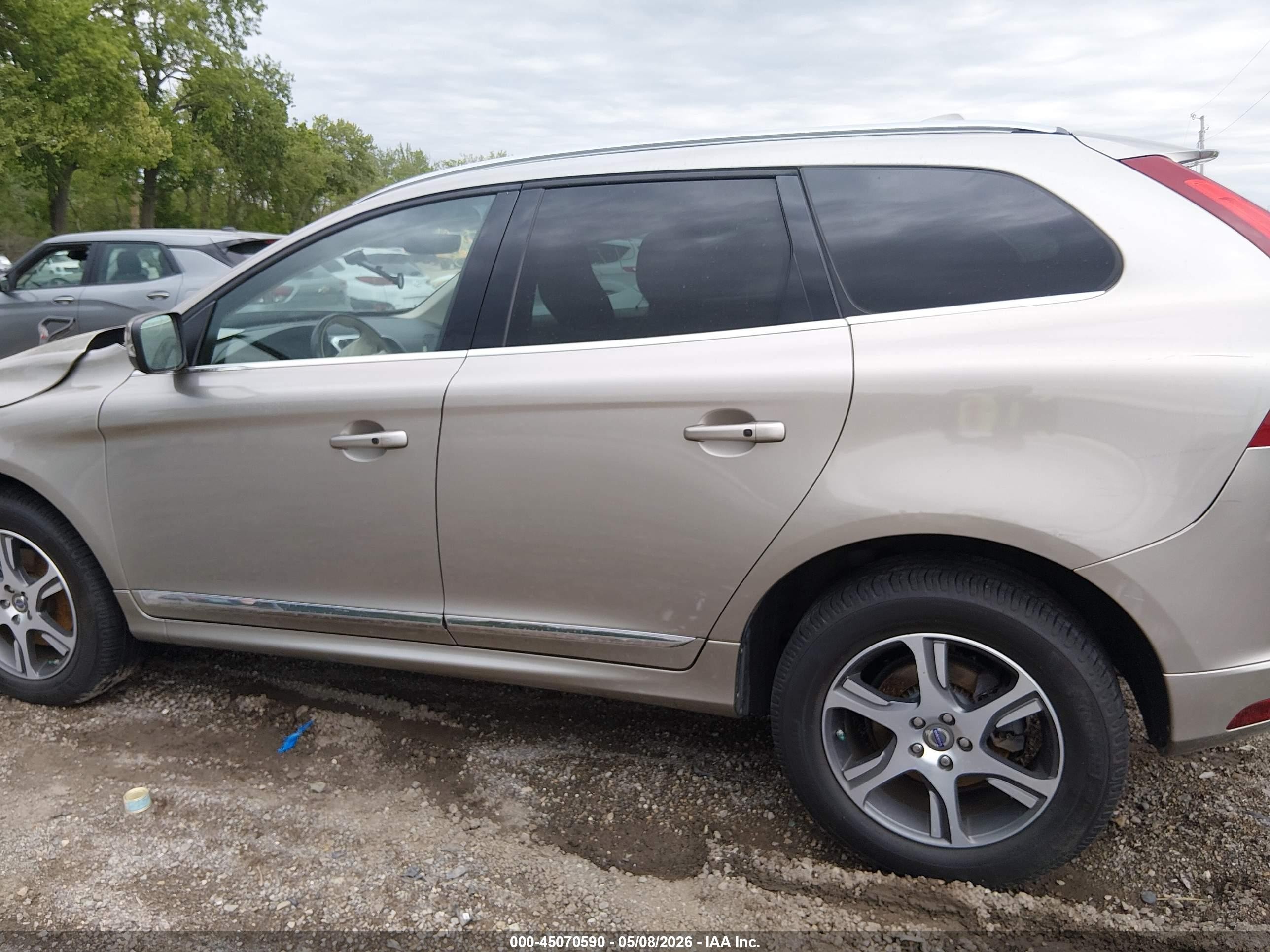 2015 Volvo Xc60 T6 Platinum Gold vin: YV4902RM3F2638598