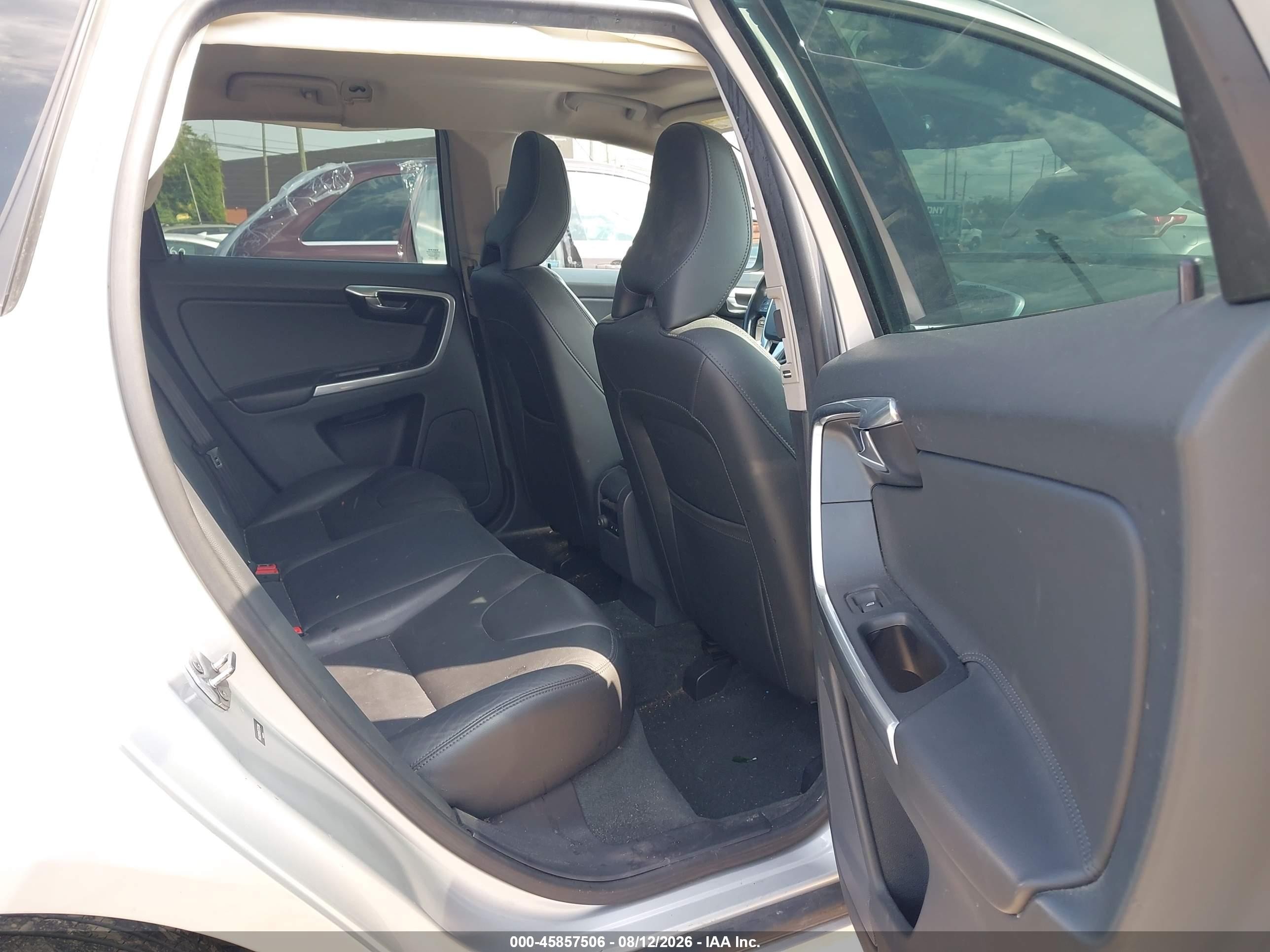 2015 Volvo Xc60 T6 Platinum Silver vin: YV4902RM3F2753184