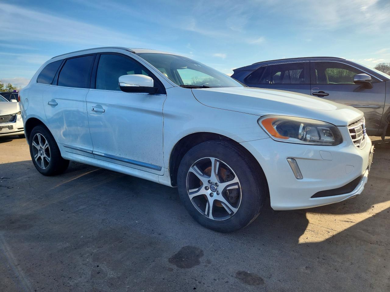 2015 Volvo Xc60 T6 Platinum White vin: YV4902RMXF2675650