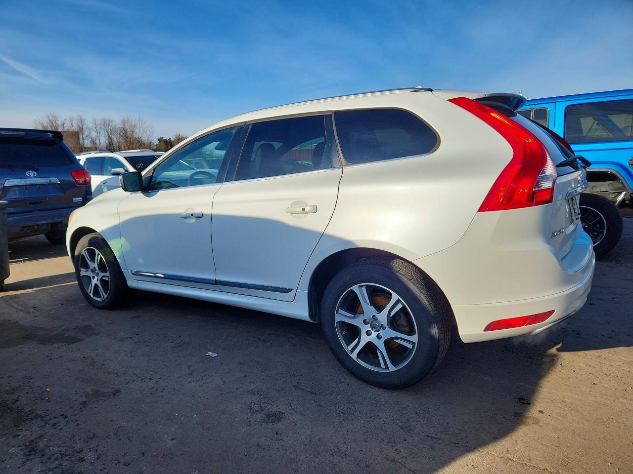 2015 Volvo Xc60 T6 Platinum White vin: YV4902RMXF2675650