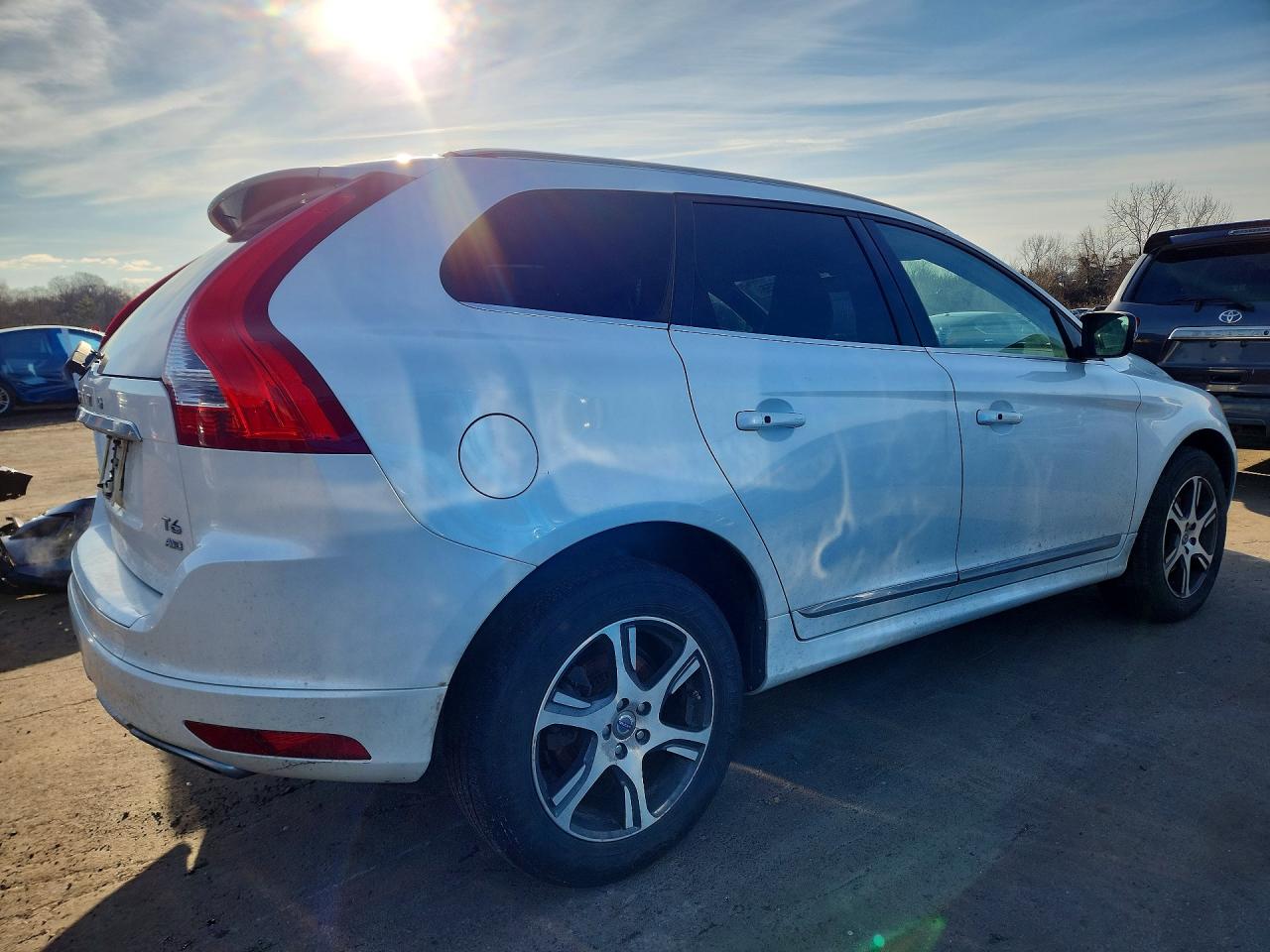 2015 Volvo Xc60 T6 Platinum White vin: YV4902RMXF2675650