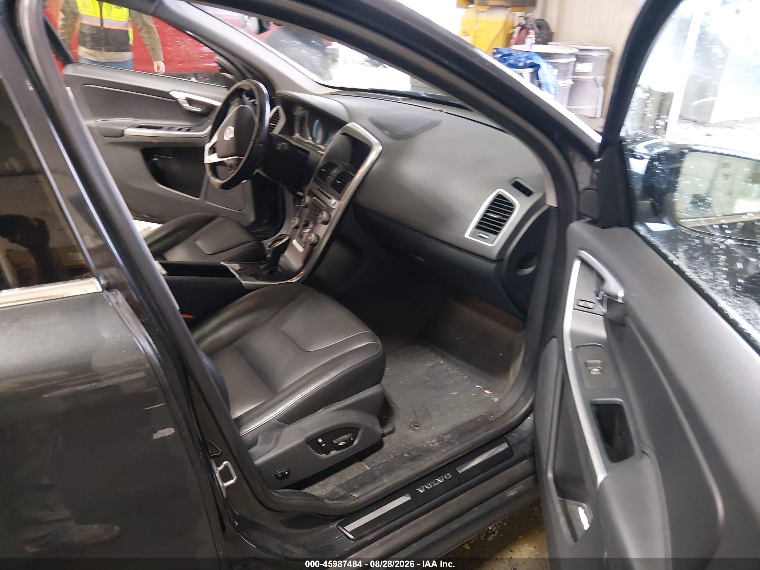 2015 Volvo Xc60 T6 Platinum Gray vin: YV4902RMXF2678998