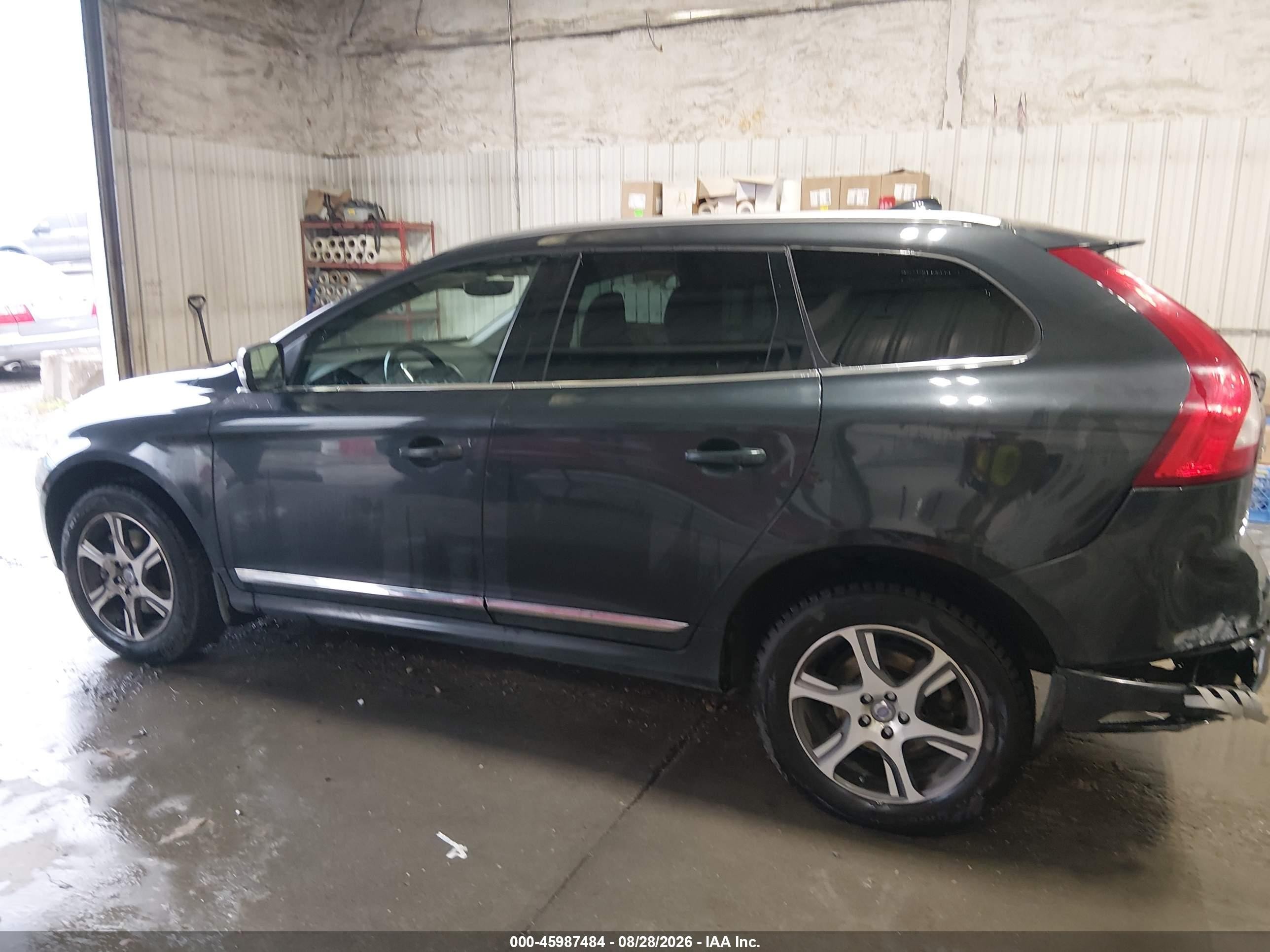 2015 Volvo Xc60 T6 Platinum Gray vin: YV4902RMXF2678998