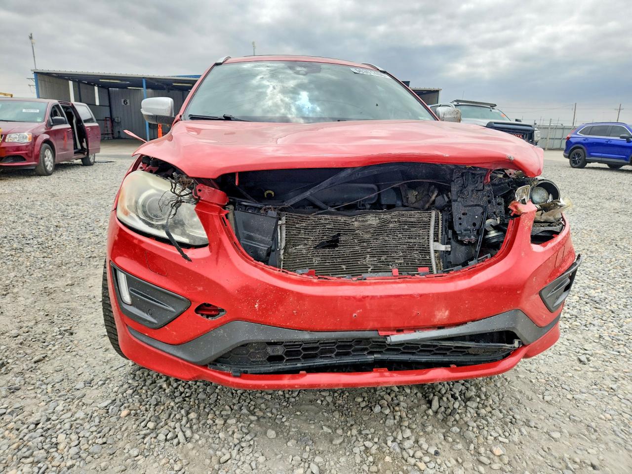 2016 Volvo Xc60 T6 R-design Premier Red vin: YV4902RP8G2790646