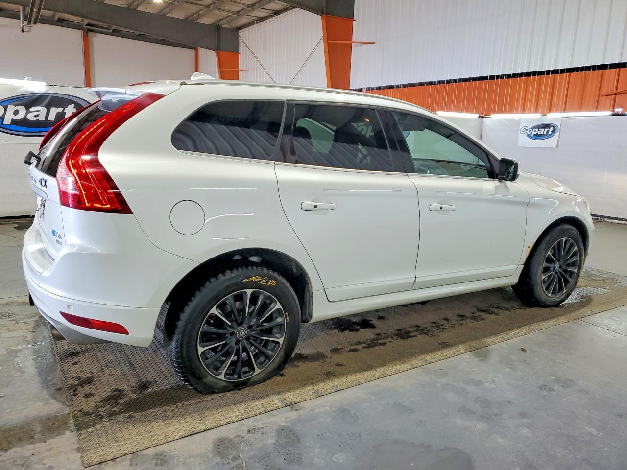 2015 Volvo Xc60 T6 R-design Platinum White vin: YV4902RS1F2629087