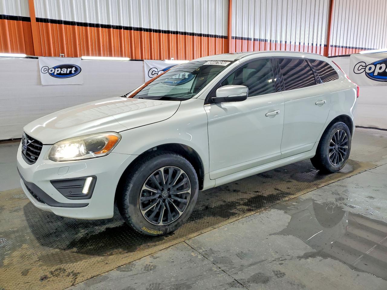 2015 Volvo Xc60 T6 R-design Platinum White vin: YV4902RS1F2629087