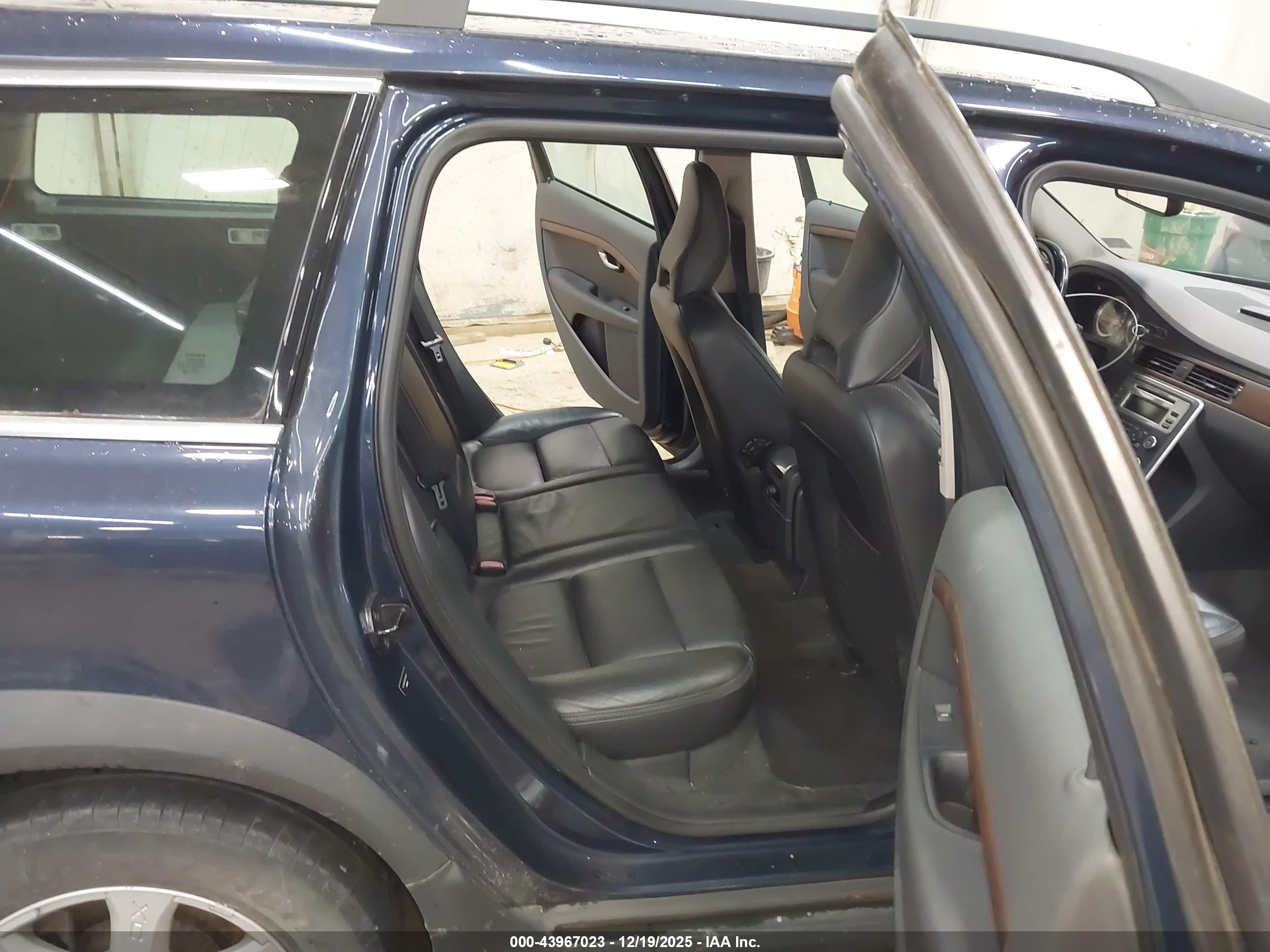 2011 Volvo Xc70 3.2 Blue vin: YV4940BZ4B1095017