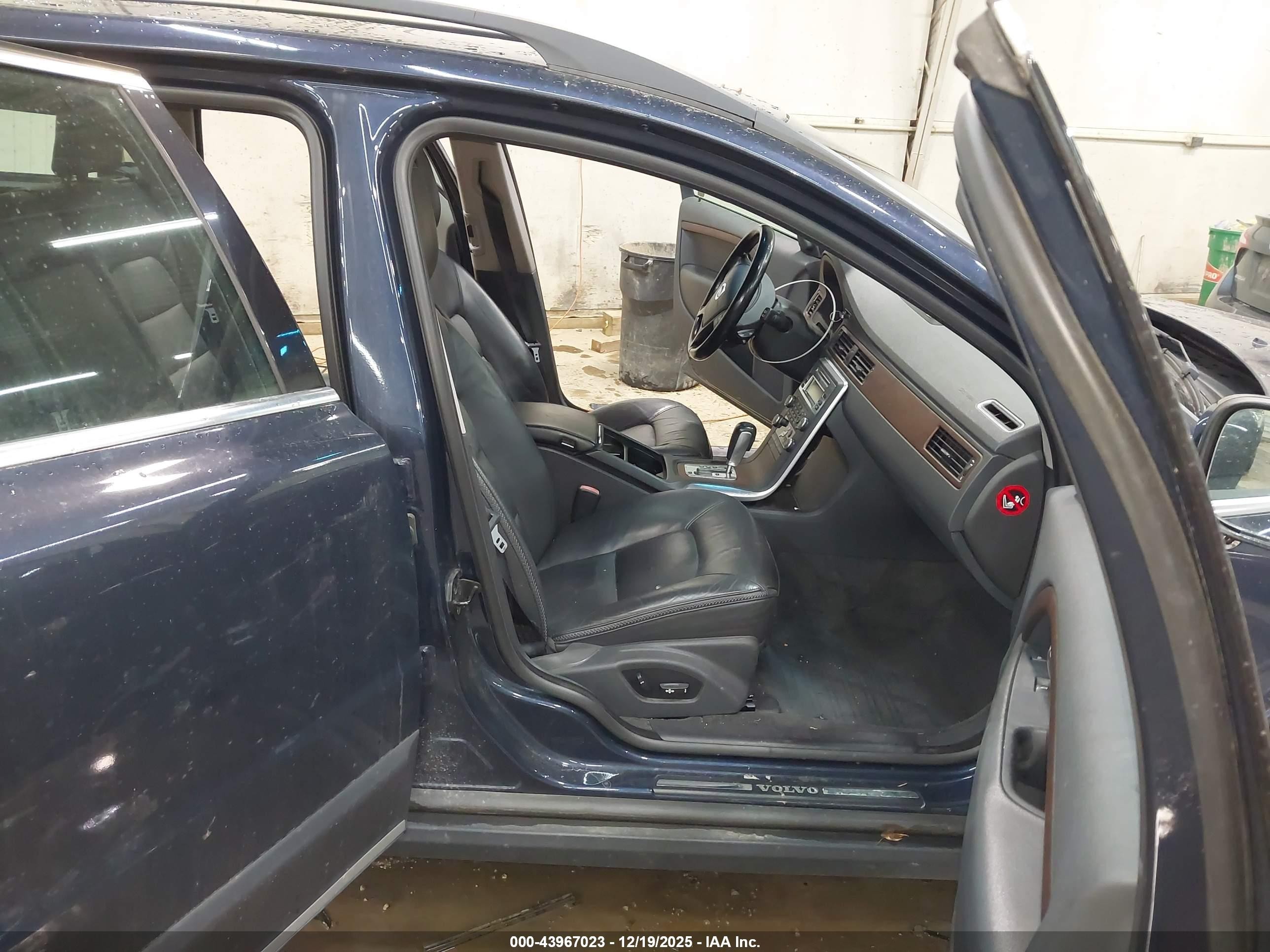2011 Volvo Xc70 3.2 Blue vin: YV4940BZ4B1095017