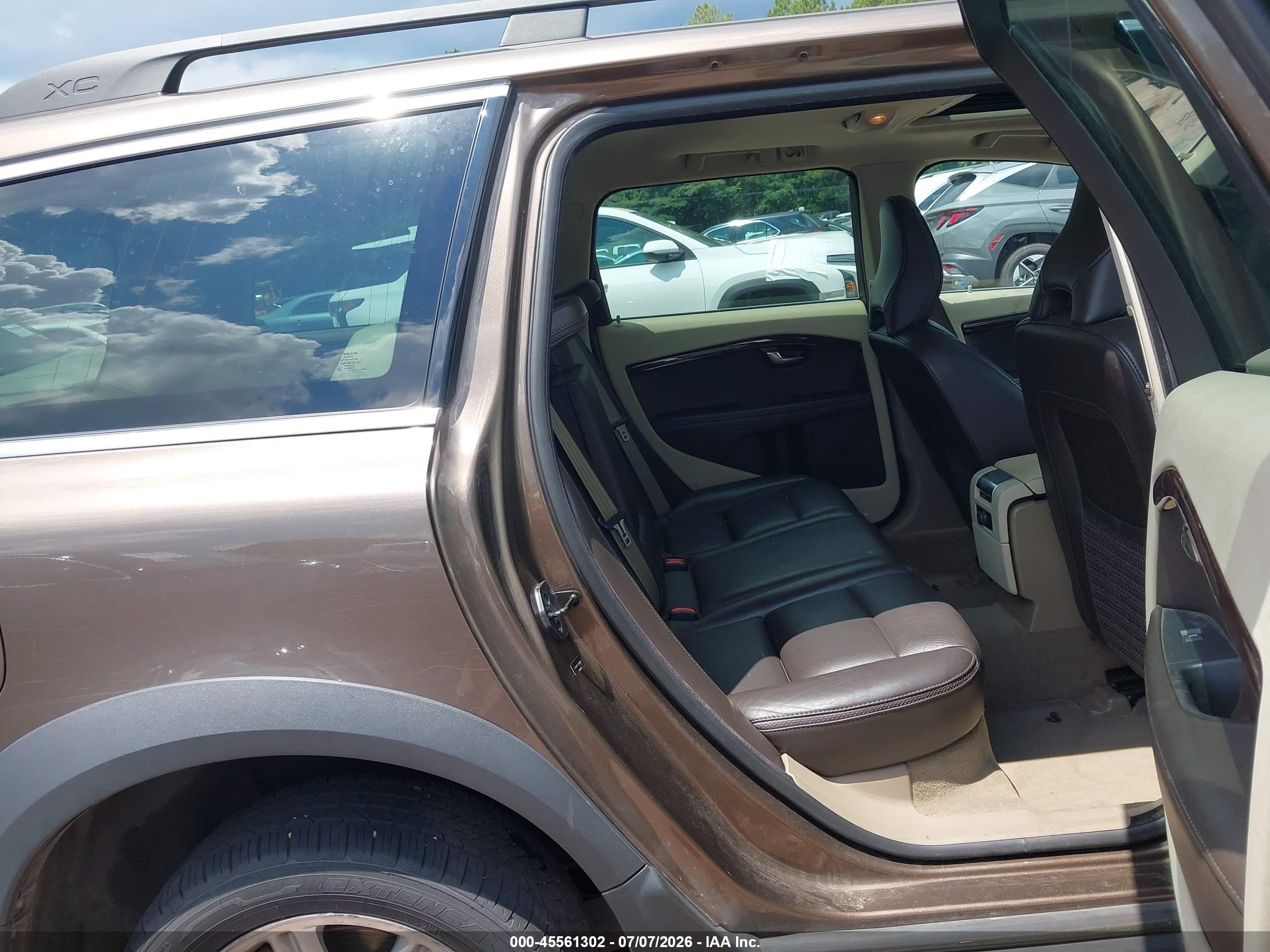 2012 Volvo Xc70 3.2l/3.2l Platinum/3.2l Premier/3.2l Premier Plus Brown vin: YV4940BZ4C1140085