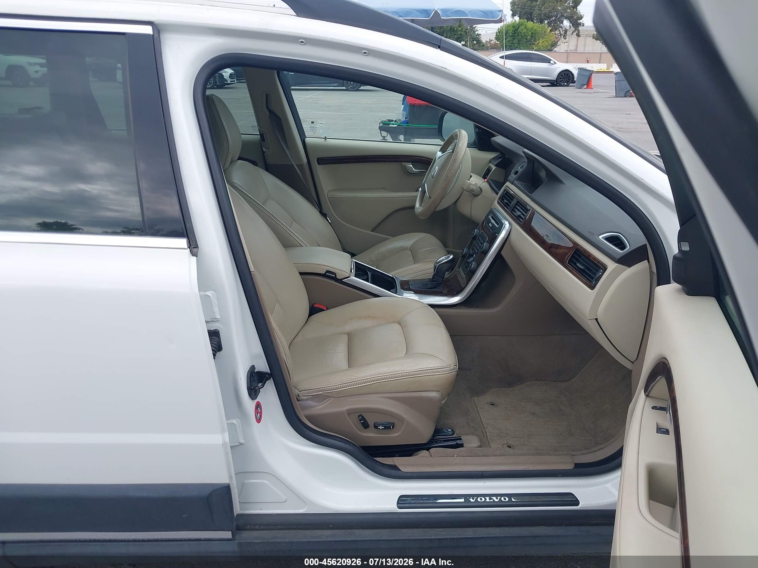 2013 Volvo Xc70 3.2l Platinum White vin: YV4940BZ4D1155185