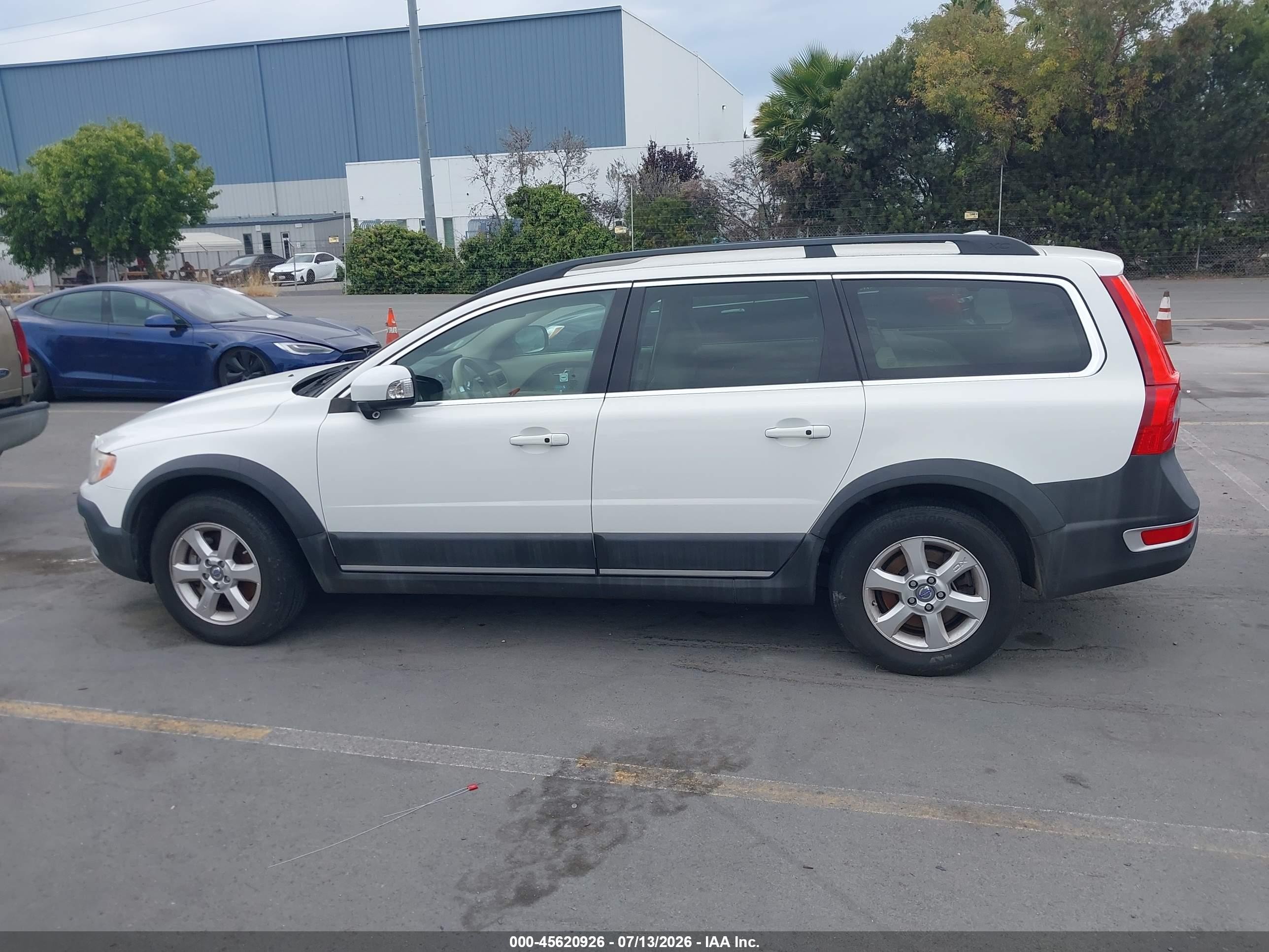 2013 Volvo Xc70 3.2l Platinum White vin: YV4940BZ4D1155185
