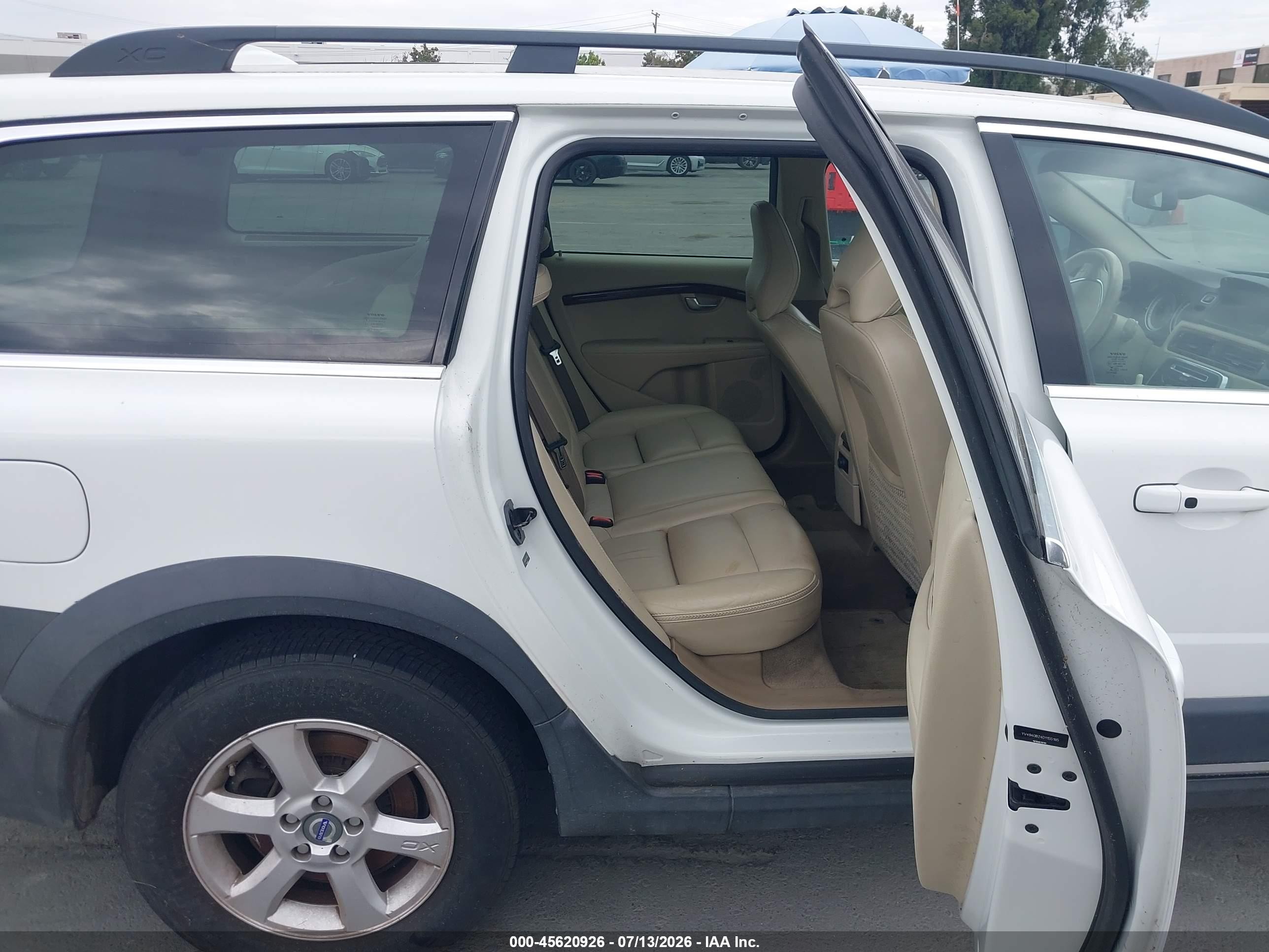 2013 Volvo Xc70 3.2l Platinum White vin: YV4940BZ4D1155185