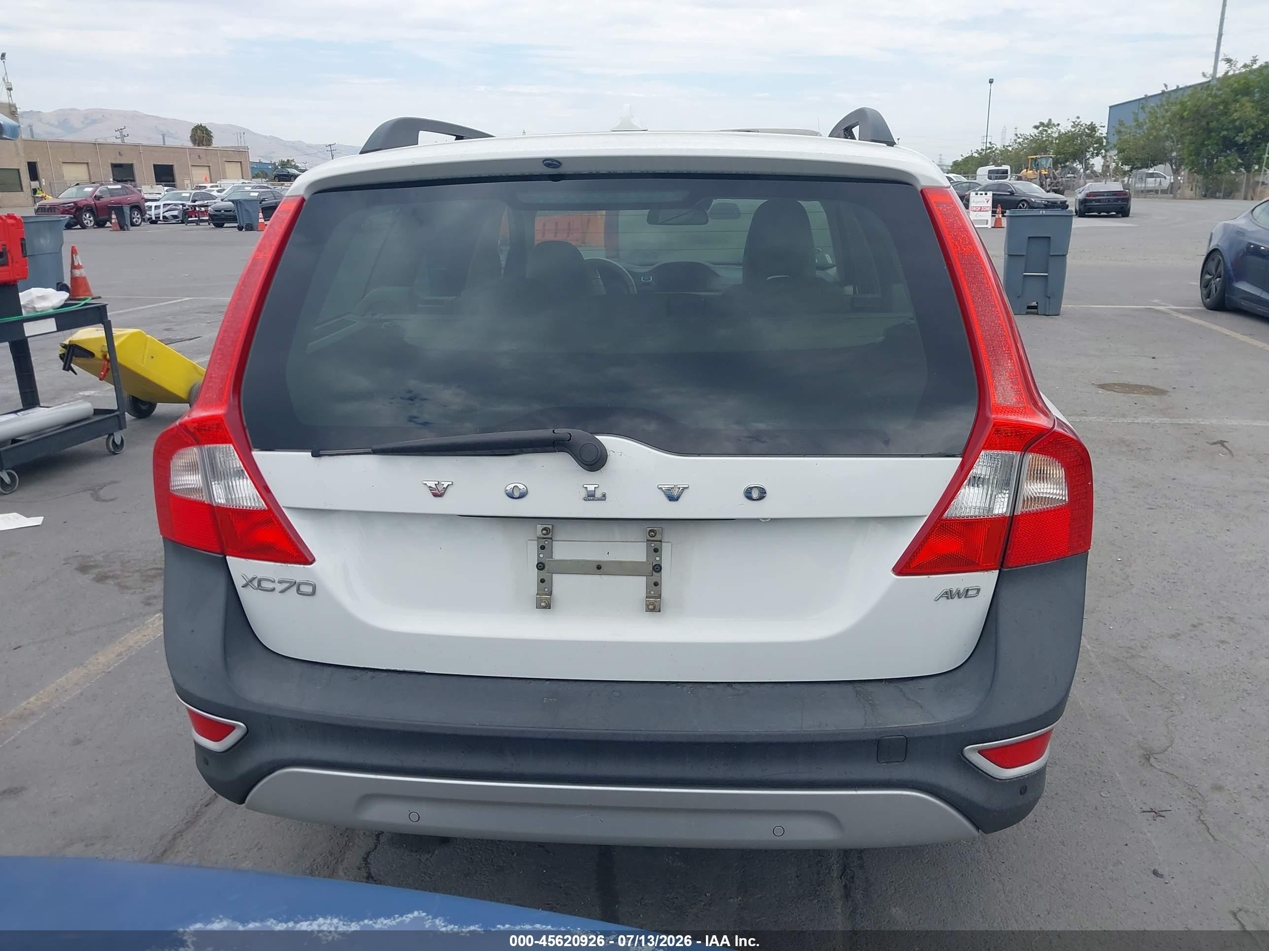 2013 Volvo Xc70 3.2l Platinum White vin: YV4940BZ4D1155185