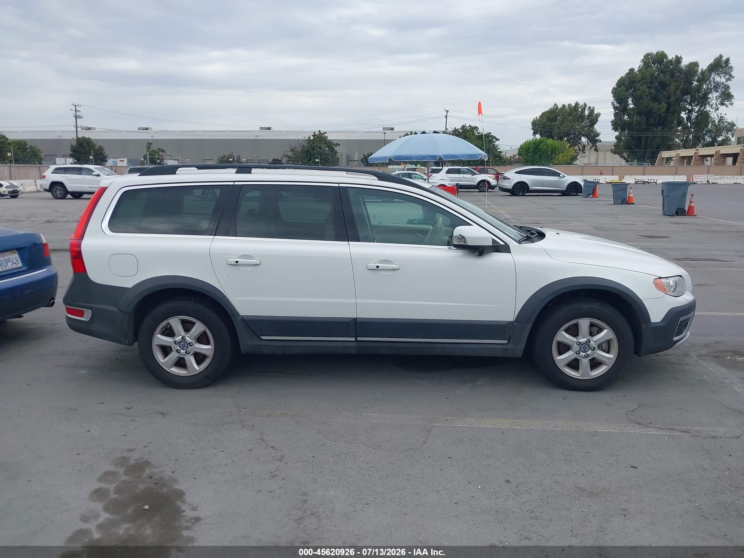 2013 Volvo Xc70 3.2l Platinum White vin: YV4940BZ4D1155185