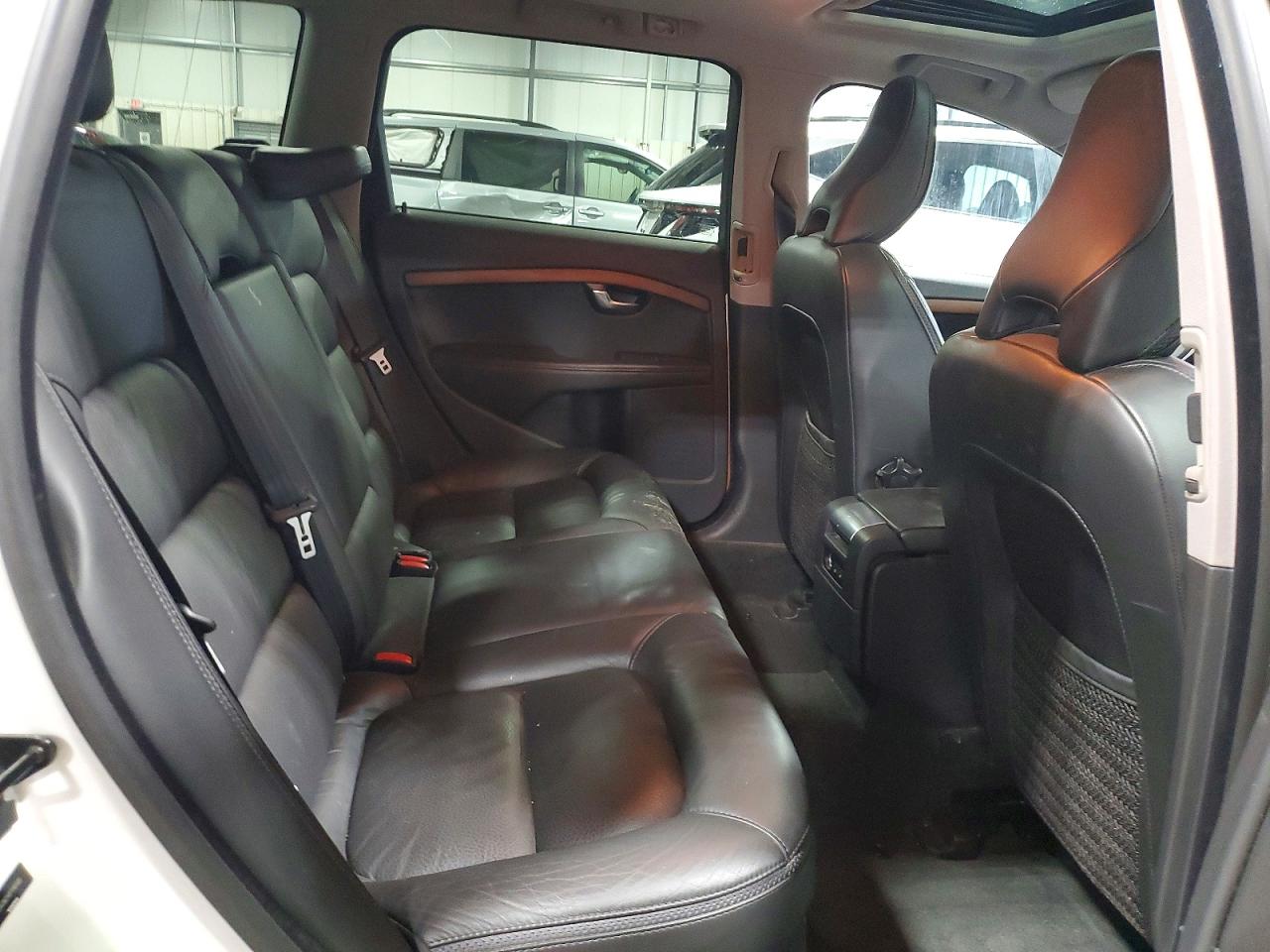 2011 Volvo Xc70 3.2 White vin: YV4940BZ5B1116585