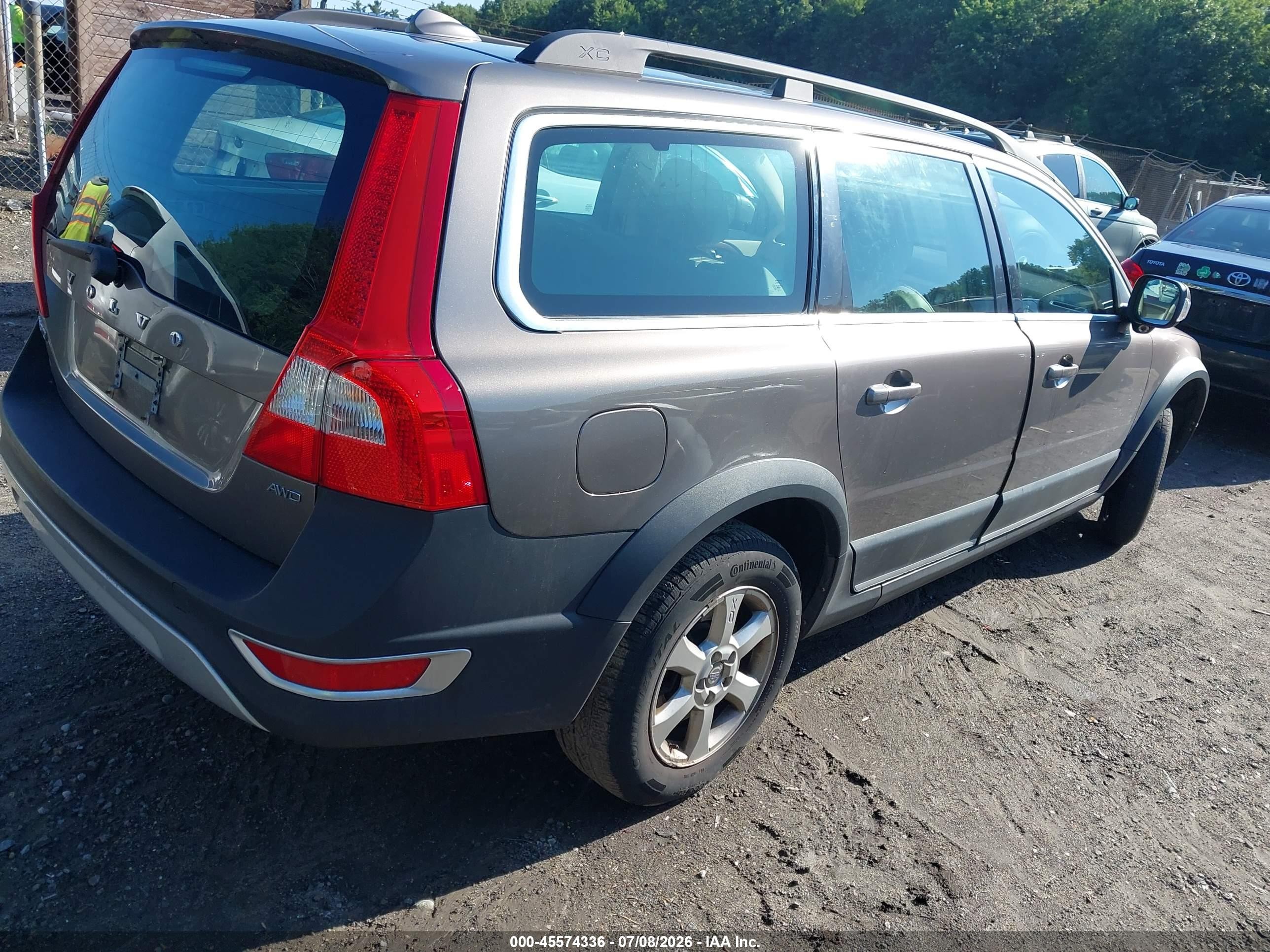 2011 Volvo Xc70 3.2l Gold vin: YV4940BZ8B1114796