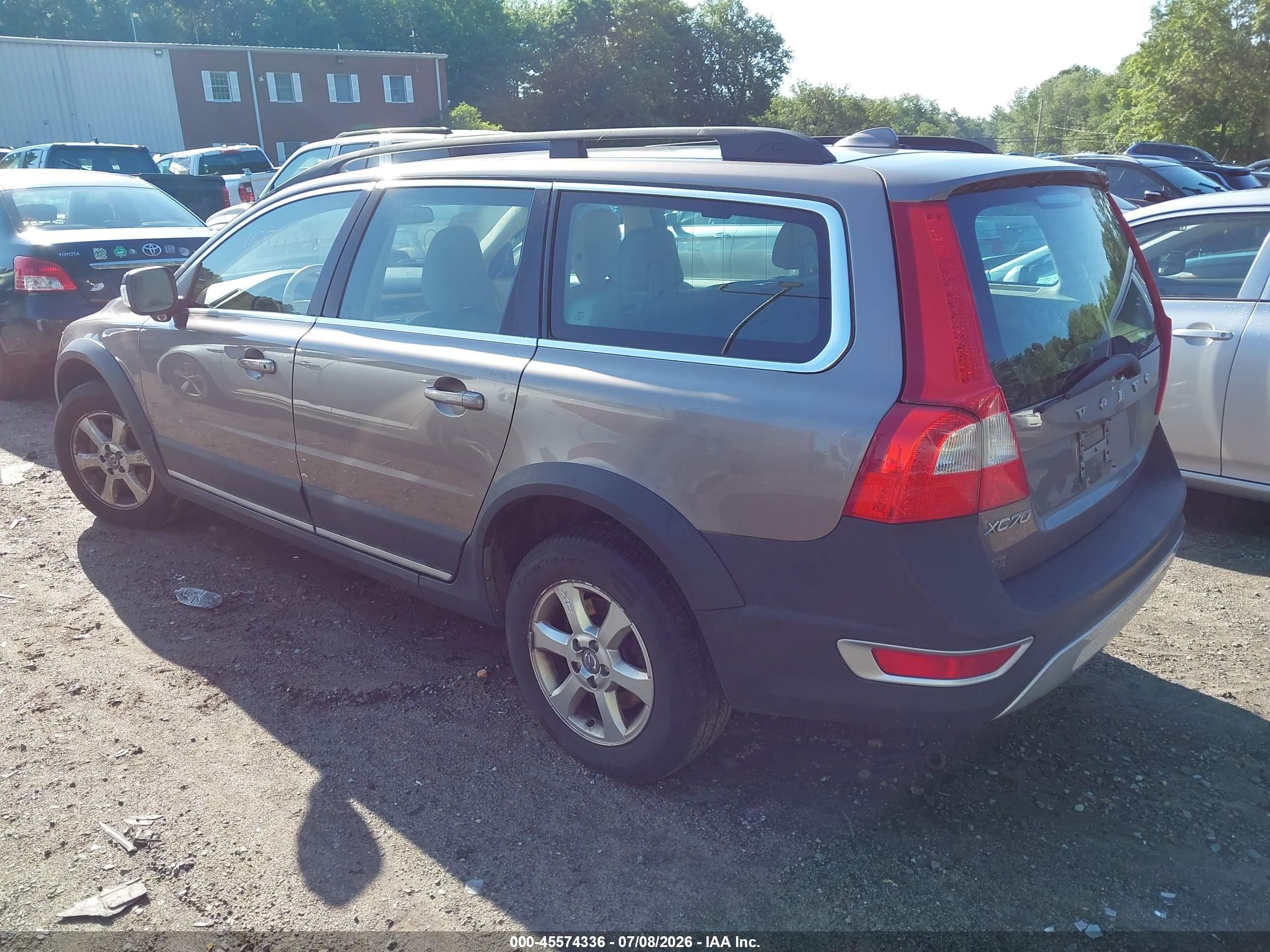 2011 Volvo Xc70 3.2l Gold vin: YV4940BZ8B1114796